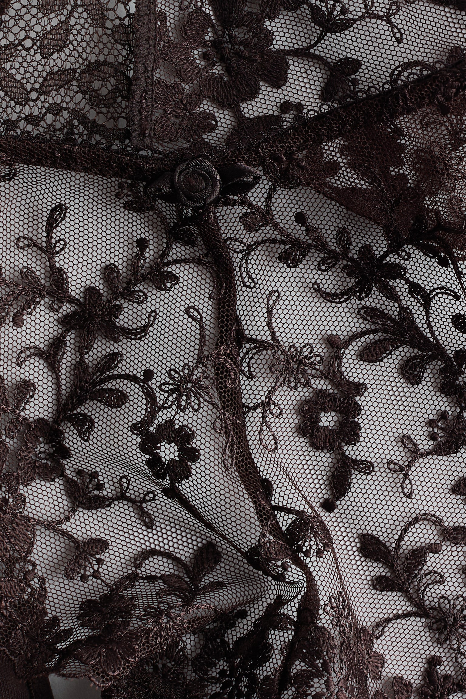 Trusser med G-streng og broderi - Mørkebrun - 2