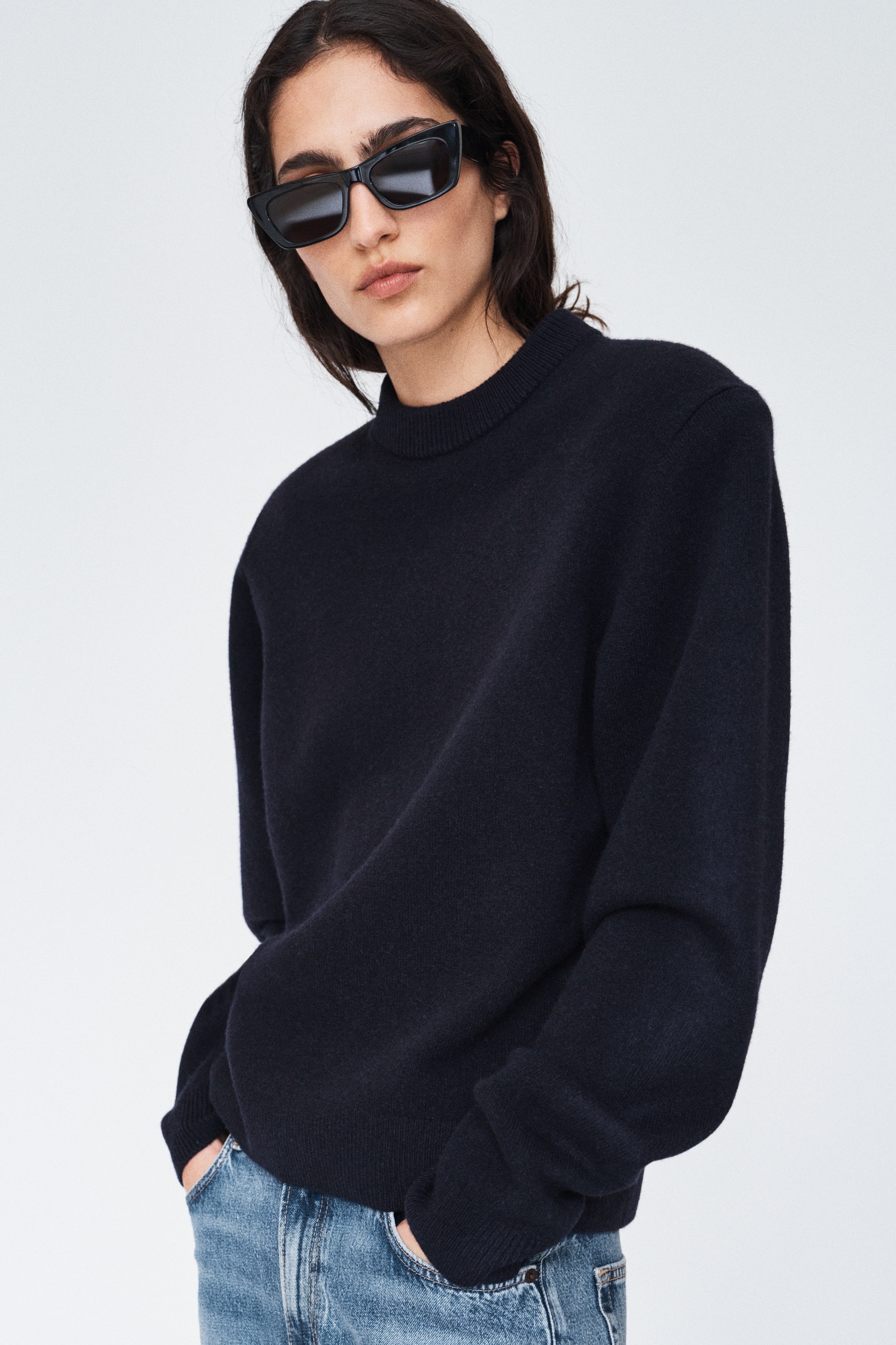 Pullover aus Wollgemisch mit SchulterpolsternModell