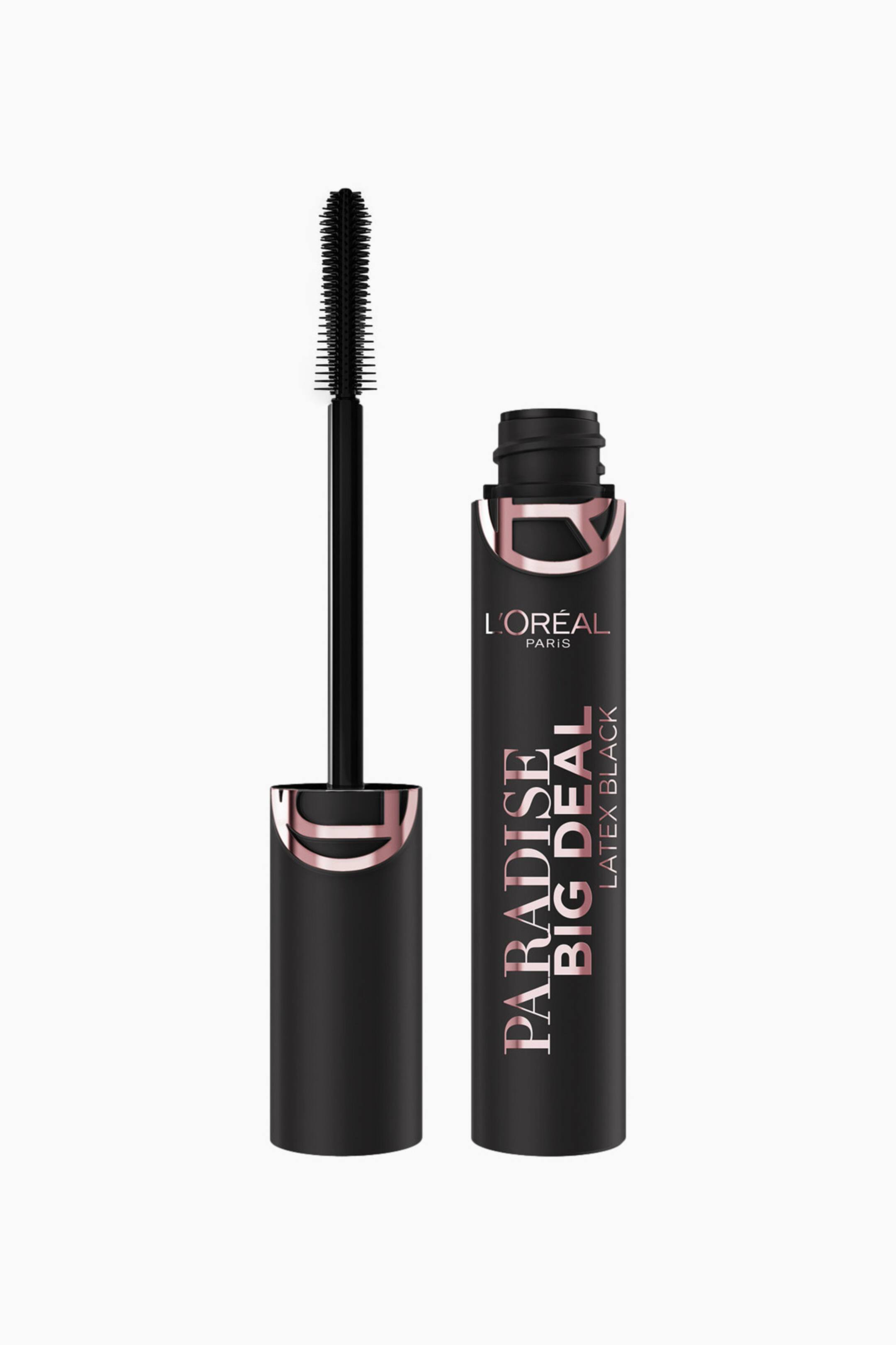 Größeres Bild ansehen: Eine schwarze Mascara steht aufrecht und zeigt ein offenes, mattes Tube neben dem abgeschraubten Applikatorstift. Das Tube ist mit einem metallisch roségoldenen Branding-Text und einem grafischen Logo nahe dem oberen Rand versehen, während der Stift auf seiner Kappe ein passendes roségoldenes Emblem sowie eine gerade, nach oben gerichtete Bürste mit Borsten zeigt.