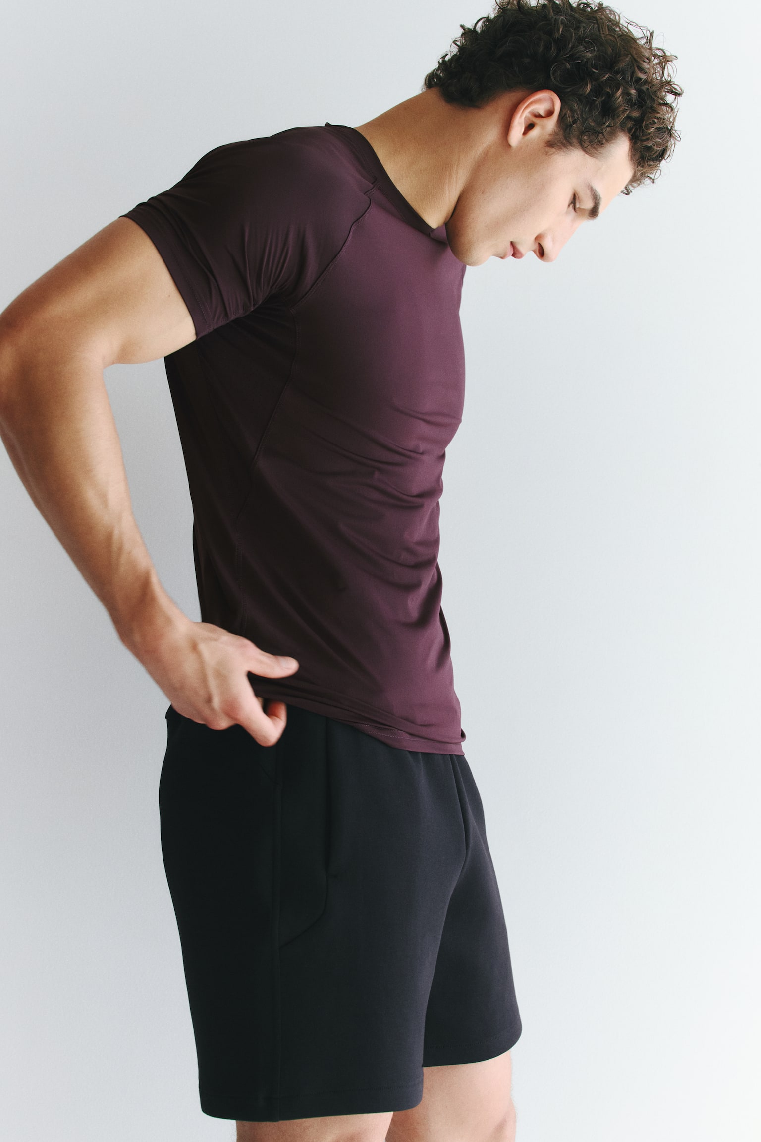 Мужская футболка H&M Move Muscle-Fit Sports with CoolMove™, цвет: Тёмный сливовый — фото 6