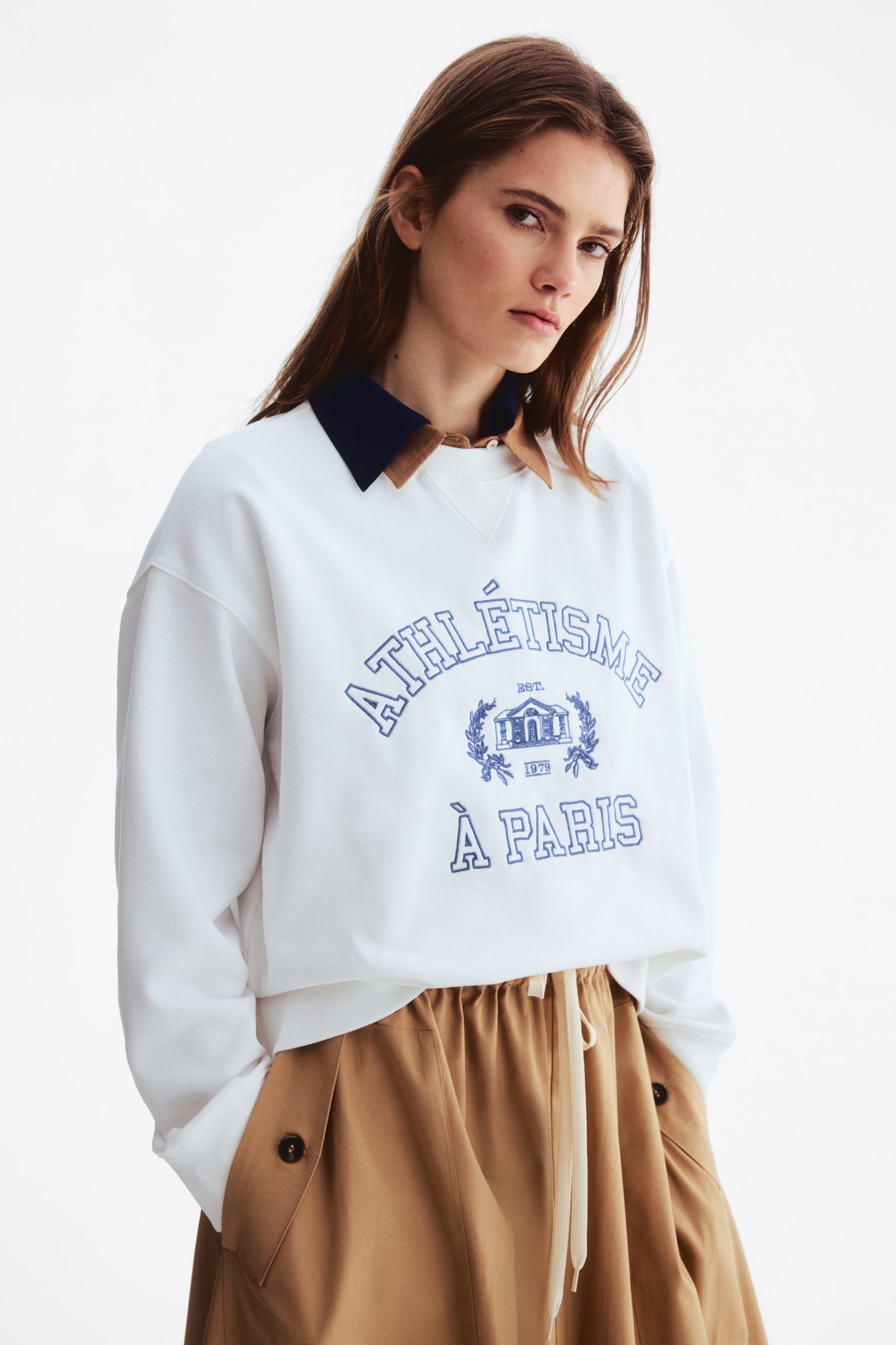 Bluza z motywem - Biały/Athlétisme/Ciemnozielony/Chicago/Szary melanż/Alto Mare/Jasnoróżowy/Pilates/Beżowy/Atelier - 5