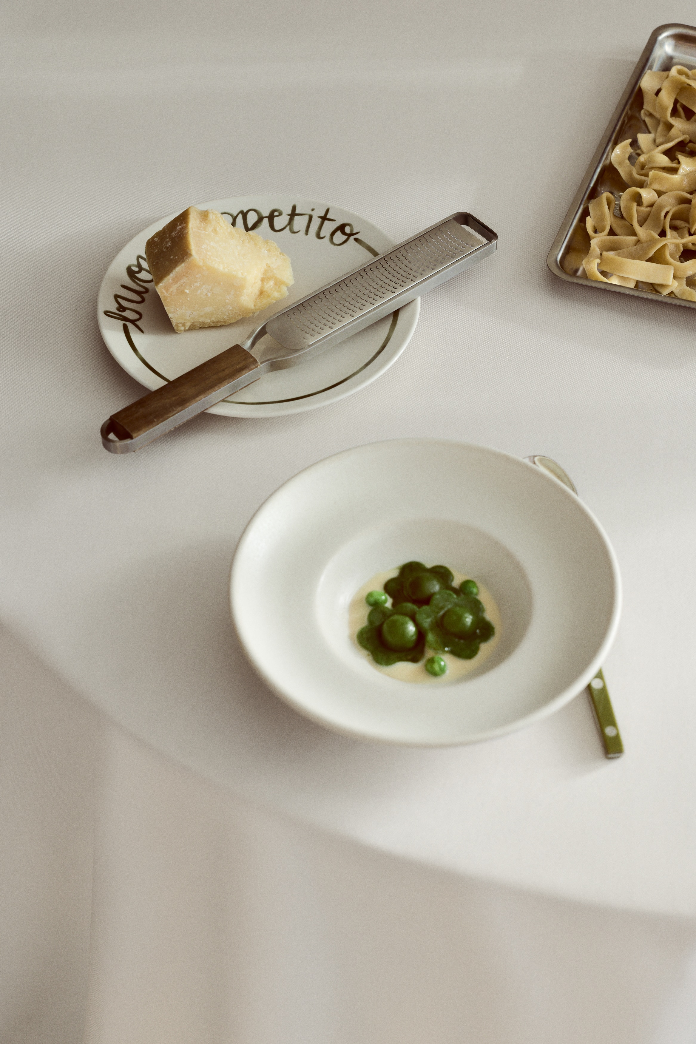 Text-motif porcelain medium plate - White/Buon Appetito