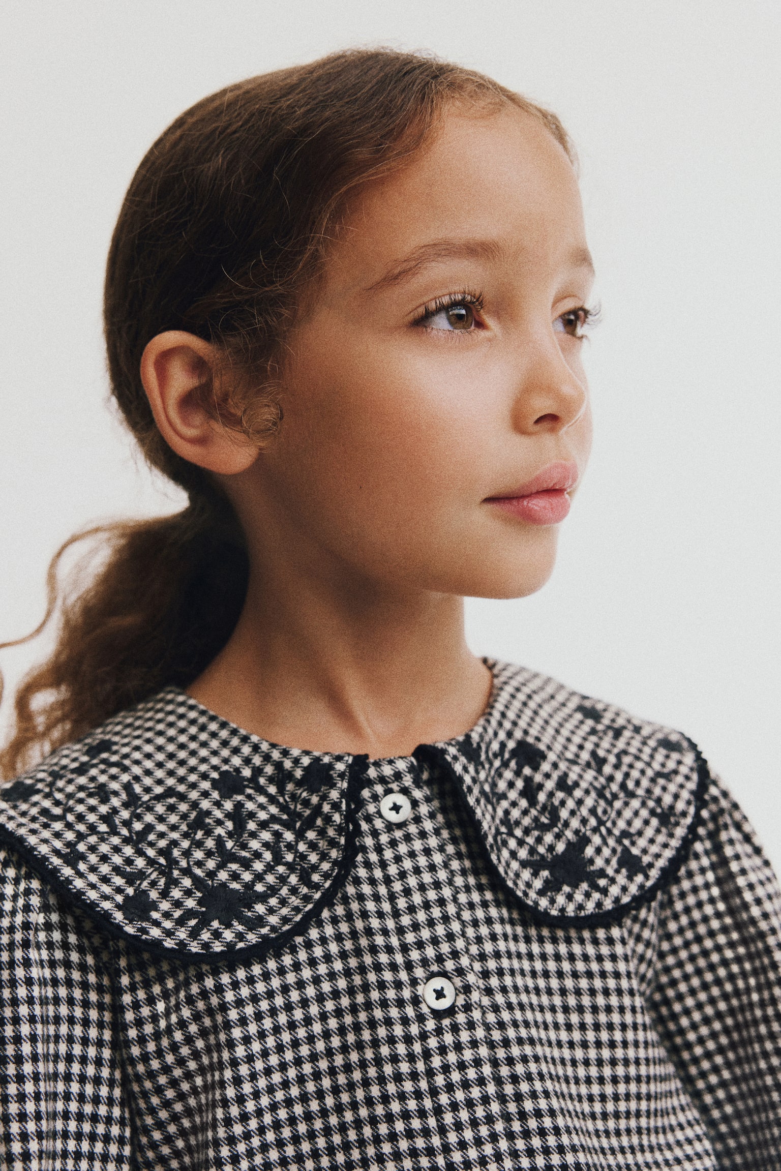 Детская блузка H&M Embroidered-Detail Cotton Blouse, цвет: Чёрный / Гусиная лапка — фото 4