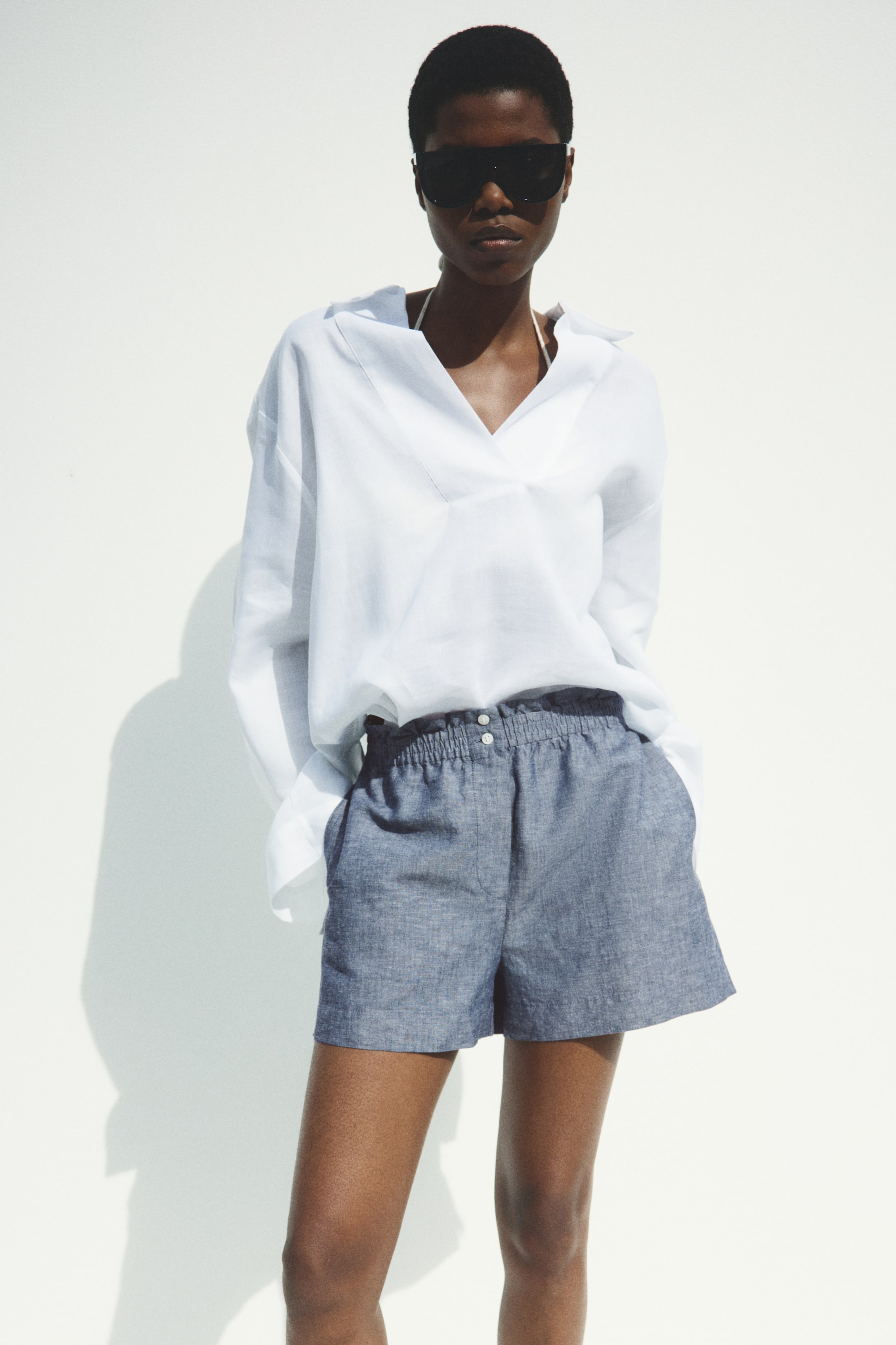 Se større billede: Paperbagshorts i hørblanding - Gråmeleret - DAME | H&M DK 1