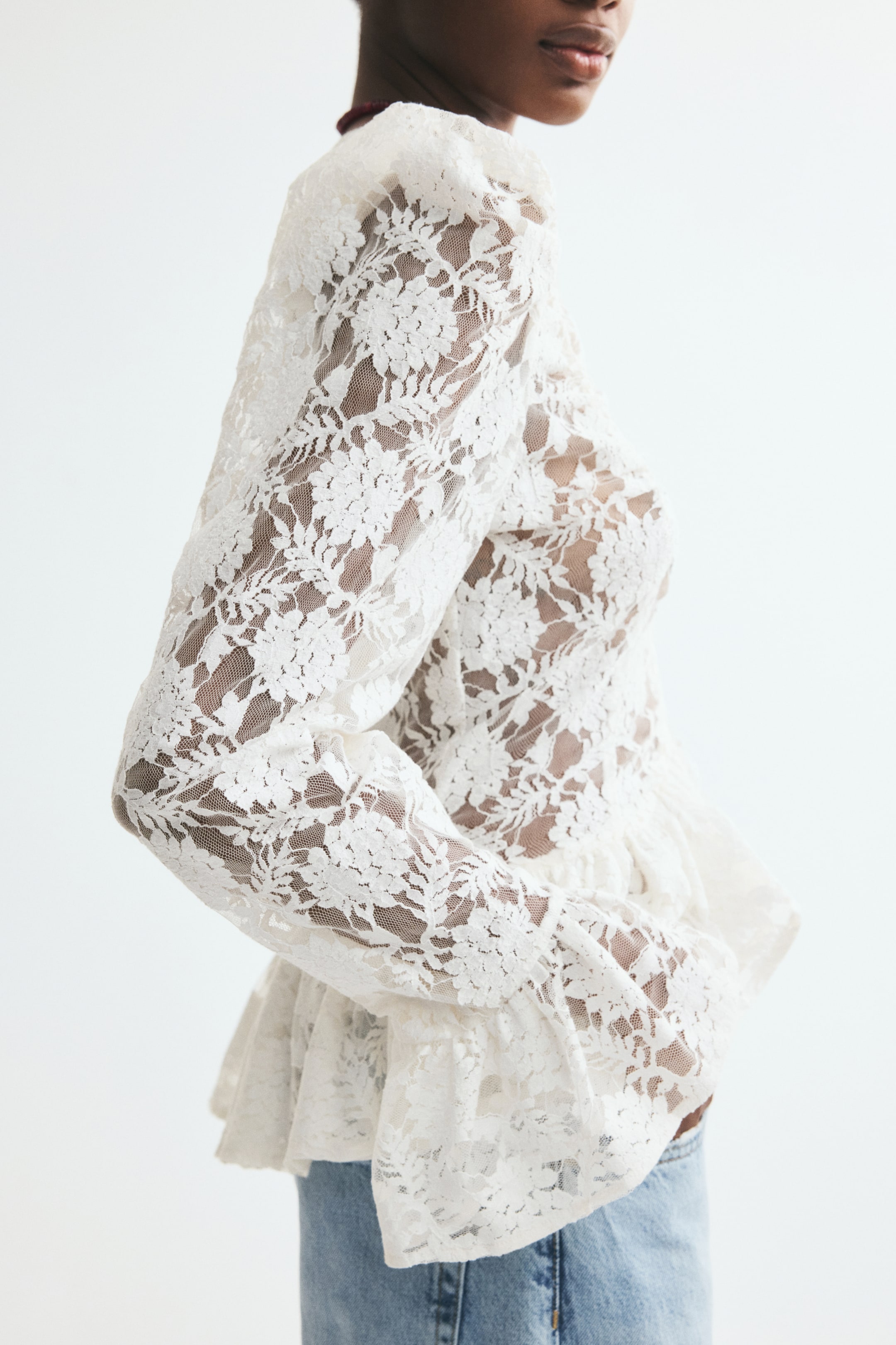Blouse à volant en dentelle