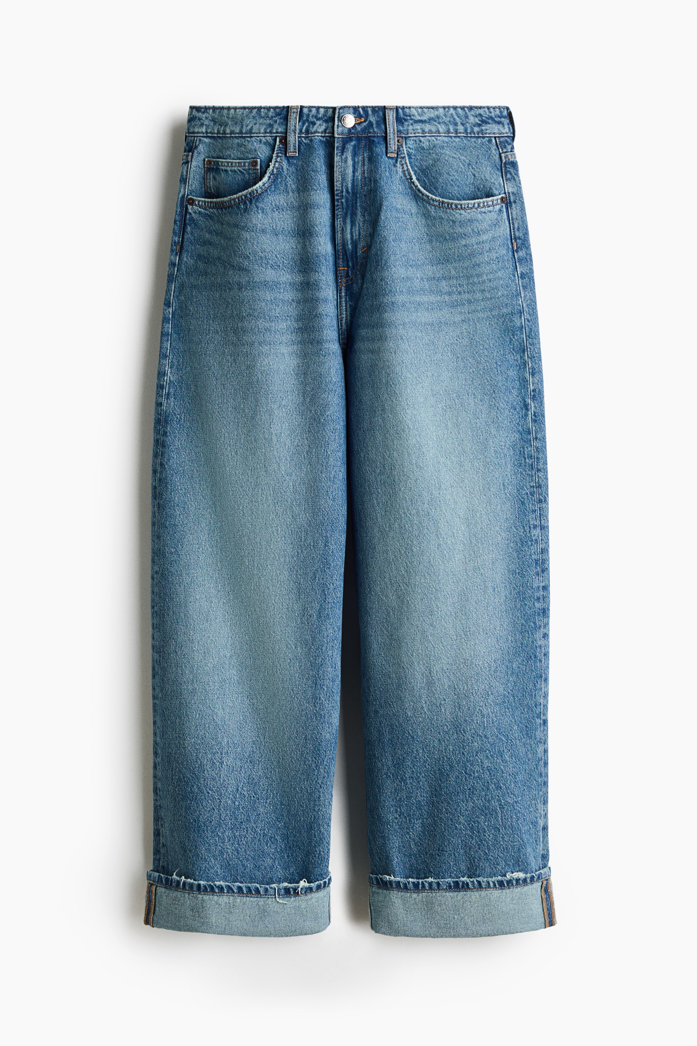 Î¤Î¶Î¹Î½ ÏÎµ Î¼ÏÎ»Îµ denim Î¼Îµ ÏÎ±ÏÎ´Ï Î¼ÏÎ±ÏÎ¶Î¬ÎºÎ¹, ÎºÎ±Î½Î¿Î½Î¹ÎºÎ® Î¼Î­ÏÎ· ÎºÎ±Î¹ ÏÎ¿Î½ÏÏÎ¬ Î±Î½Î±Î´Î¹ÏÎ»ÏÎ¼Î­Î½Î± ÏÎµÎ²Î­Ï, ÏÎ¿ÏÎµÎ¼Î­Î½Î± Î±ÏÏ ÏÎ¿ Î¼Î¿Î½ÏÎ­Î»Î¿. Î¤Î¿ ÏÎ¶Î¹Î½ ÏÏÎ½Î´ÏÎ¬Î¶ÎµÏÎ±Î¹ Î¼Îµ Î¼Î±ÏÏÎ¿ Î´ÎµÏÎ¼Î¬ÏÎ¹Î½Î¿ jacket Î¼Îµ Î¶ÏÎ½Î· ÎºÎ±Î¹ ÏÏÎ¬ÏÎ¹Î½Î¿ ÏÎ»ÎµÎºÏÏ ÏÎ¿ÏÎ»ÏÎ²ÎµÏ ÏÎ¹Î³Î¼Î­Î½Î¿ ÏÏÎ¿ÏÏ ÏÎ¼Î¿ÏÏ.