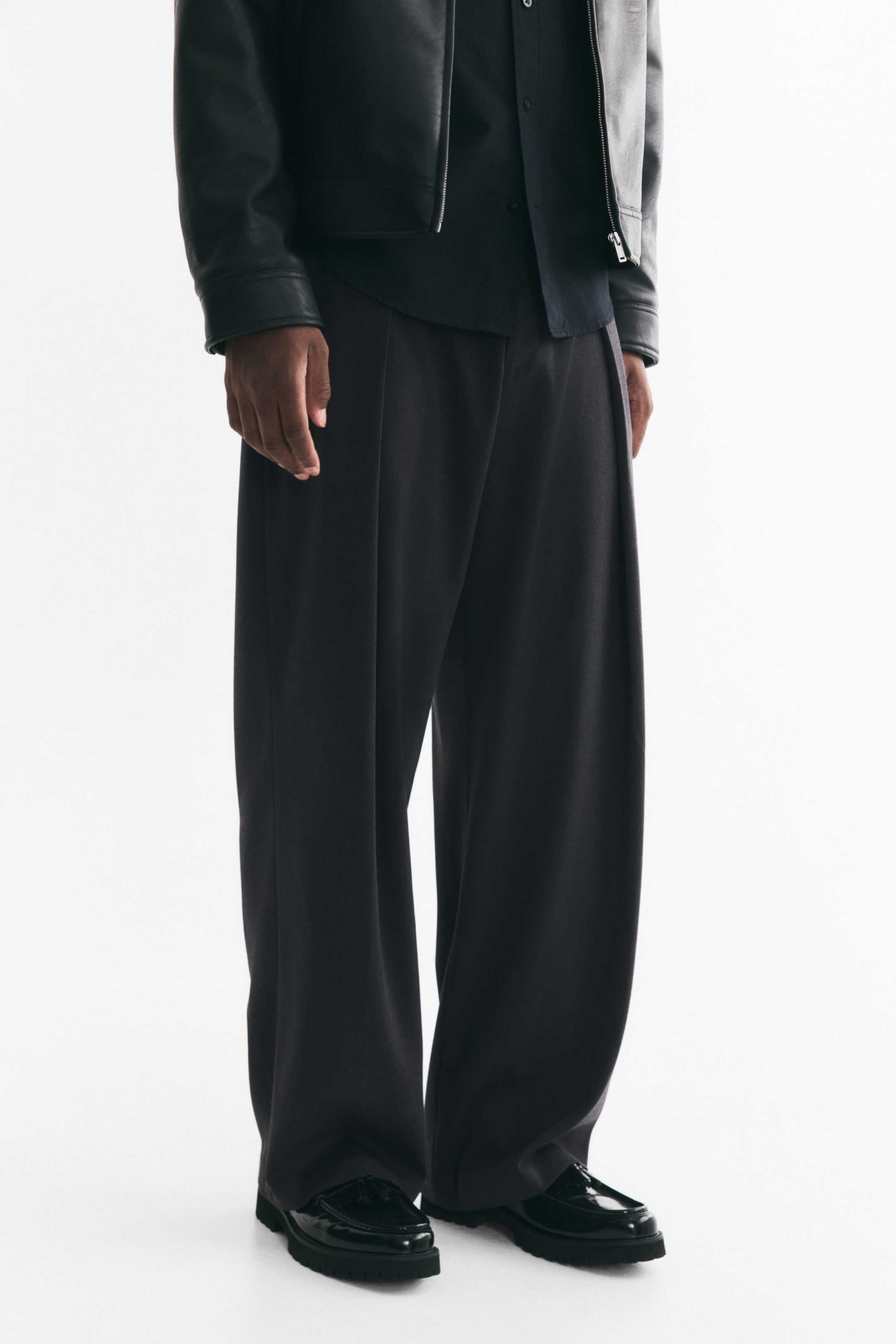 Loose-Fit Tailored Pants