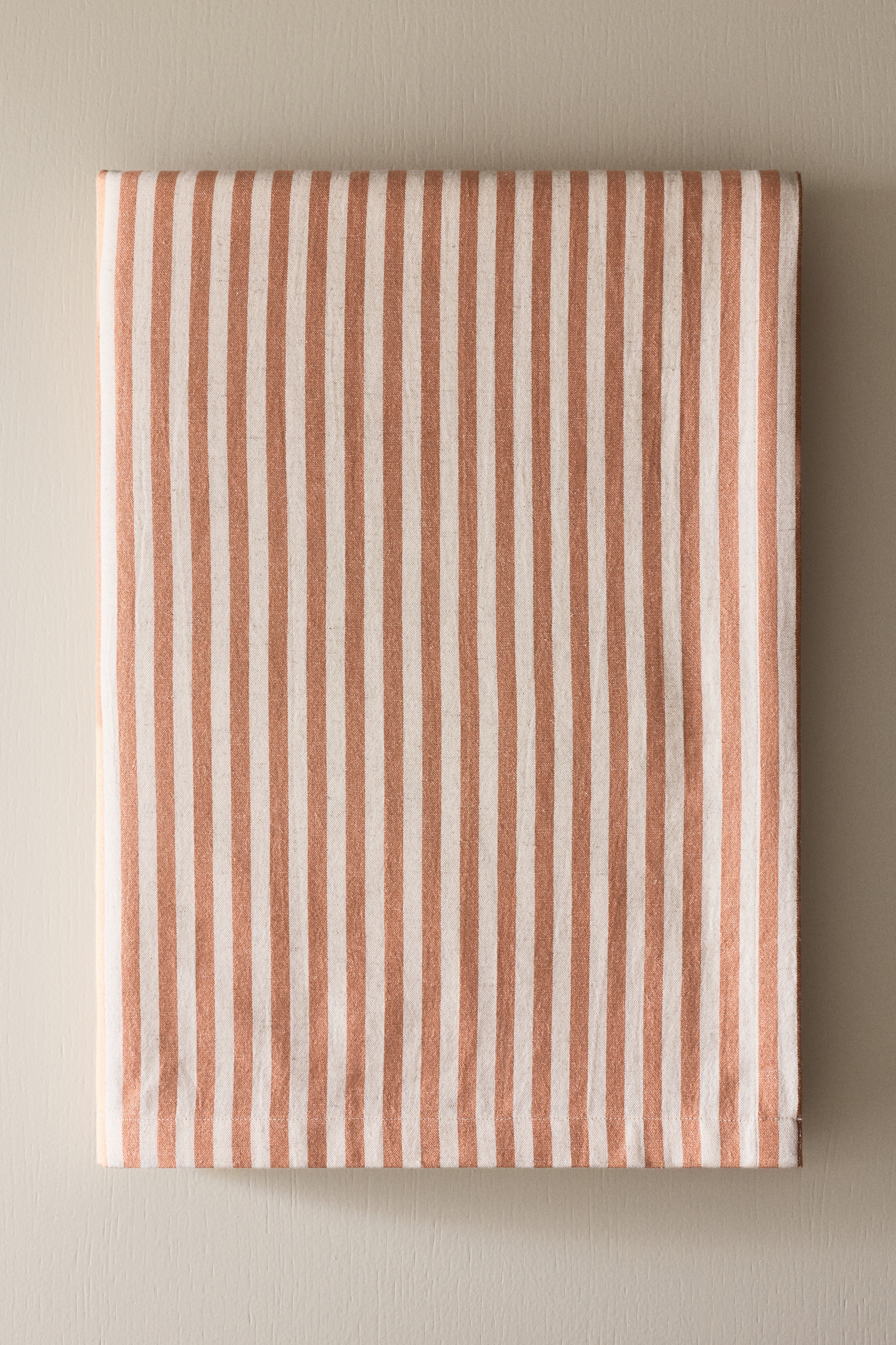 Bordsduk i linmix - Orange/Randig/Orange/Ginghamrutig/Beige/Randig/Beige/Ginghamrutig/Khakigrön/Ginghamrutig/Ljusrosa/Randig/Gul/Ginghamrutig/Ljusrosa/Ginghamrutig/Mörkbrun/Ginghamrutig/Khakigrön/Randig/Mörkbrun/Randig