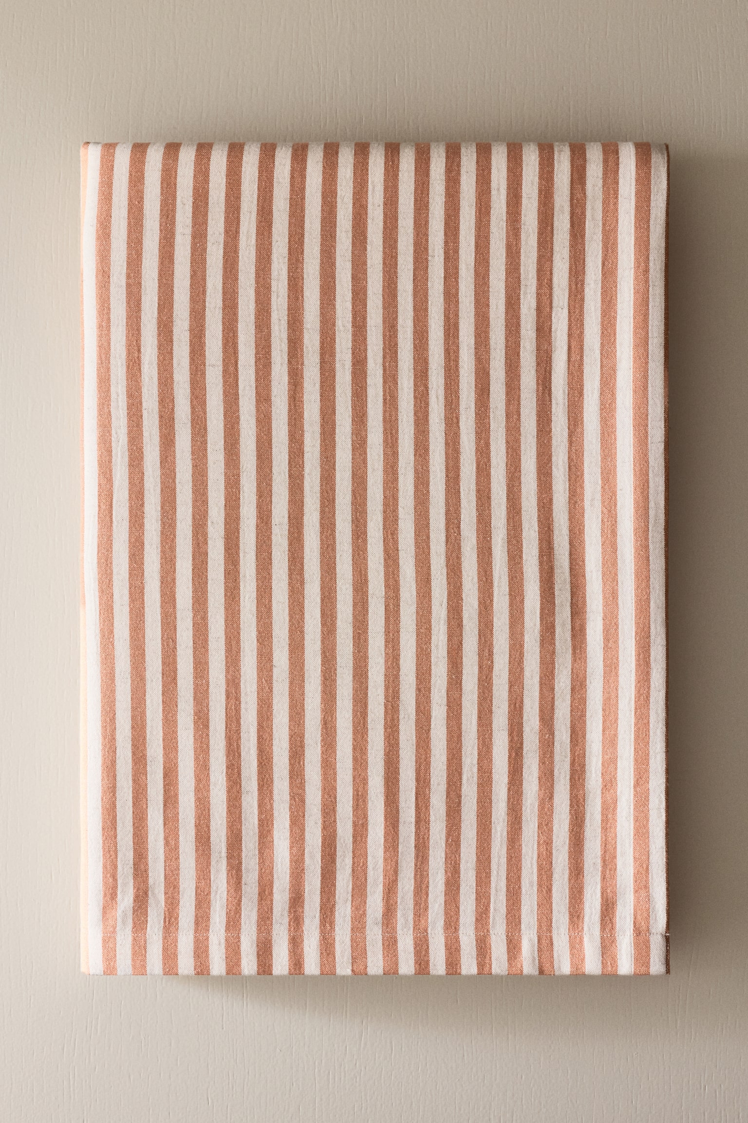 Obrus z domieszką lnu - Orange/Striped/Zieleń khaki/Paski/Beżowy/Paski/Zieleń khaki/Krata gingham/Ciemnobrązowy/Paski/Jasnoróżowy/Paski/Pomarańczowy/Krata gingham/Ciemnobrązowy/Krata gingham/Beżowy/Krata gingham/Jasnoróżowy/Krata gingham - 2