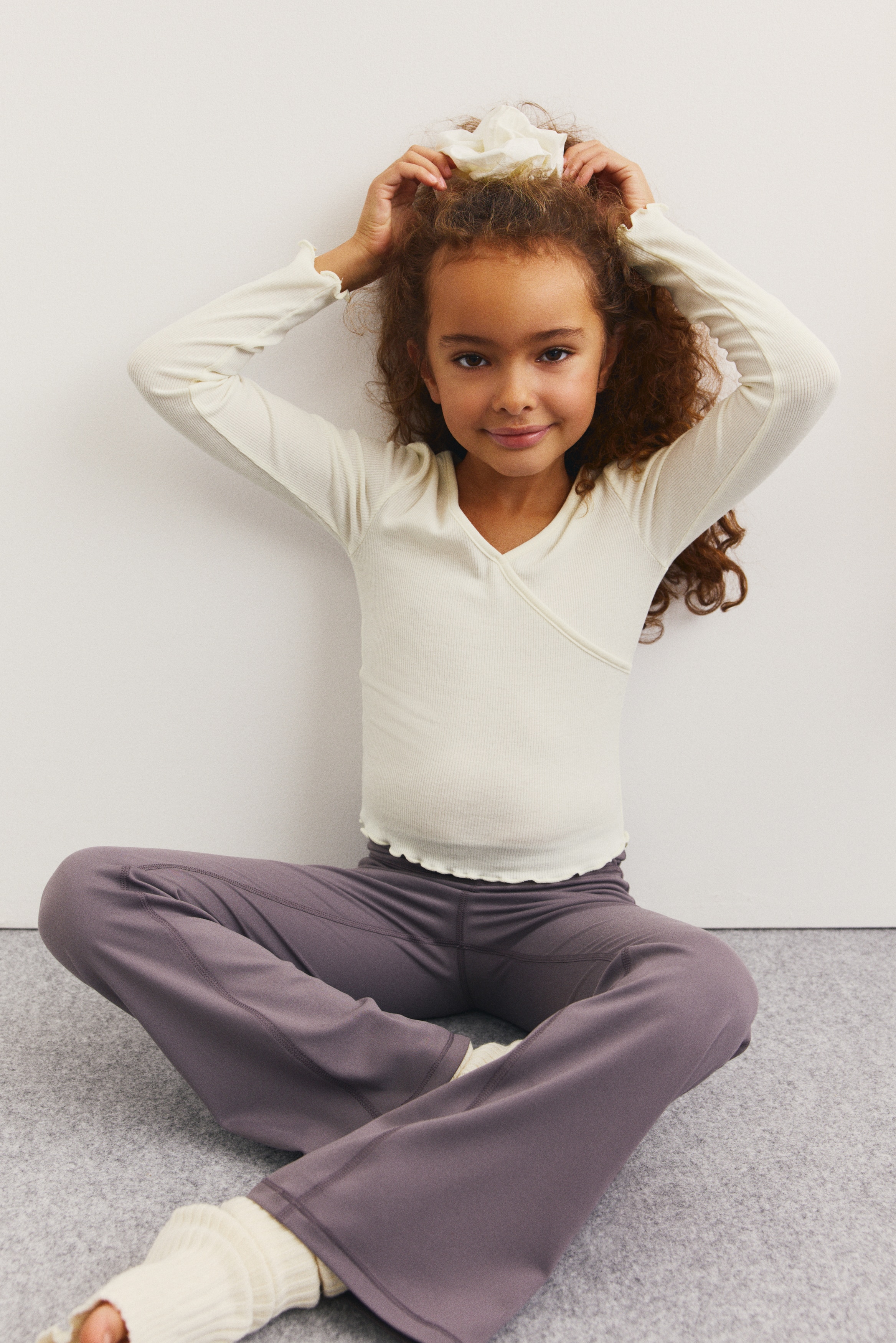 Træningstop med slå om-detalje - Creme/Lys rosa/Støvet lilla