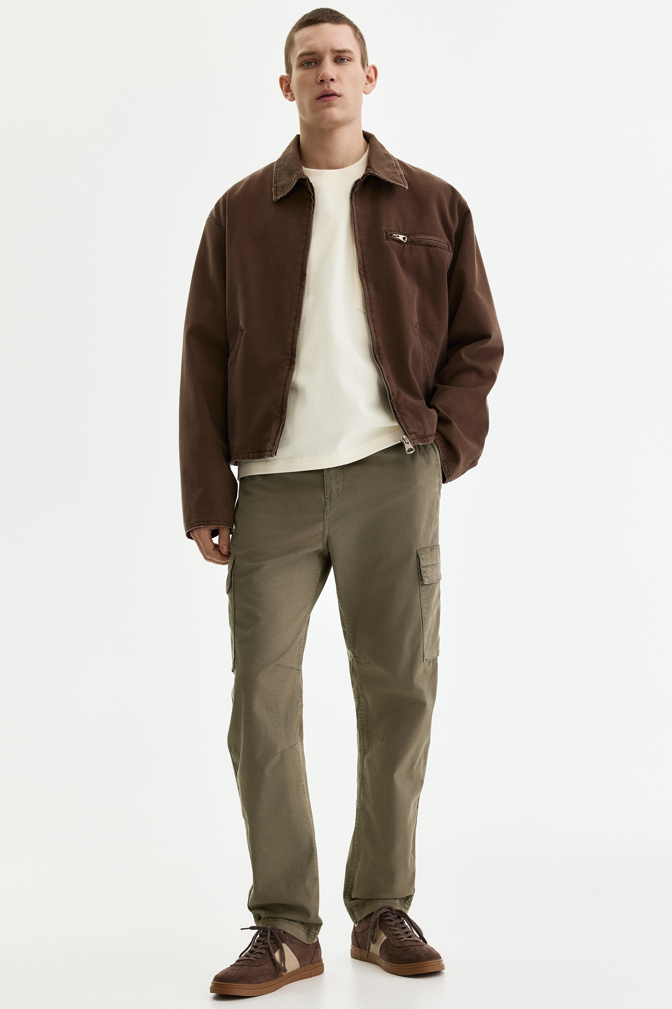 Regular-Fit Cargo PantsModel