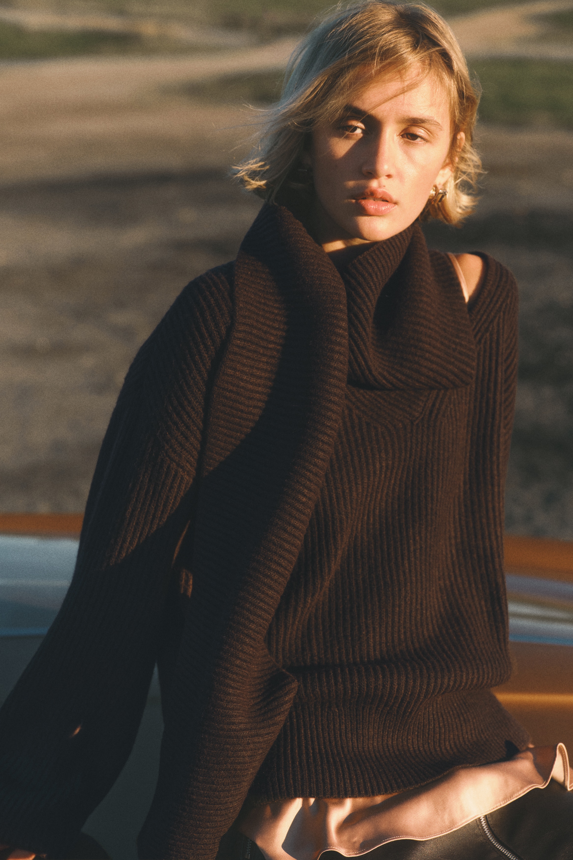 H & M - リブニットスカーフカラーセーター - ブラウン