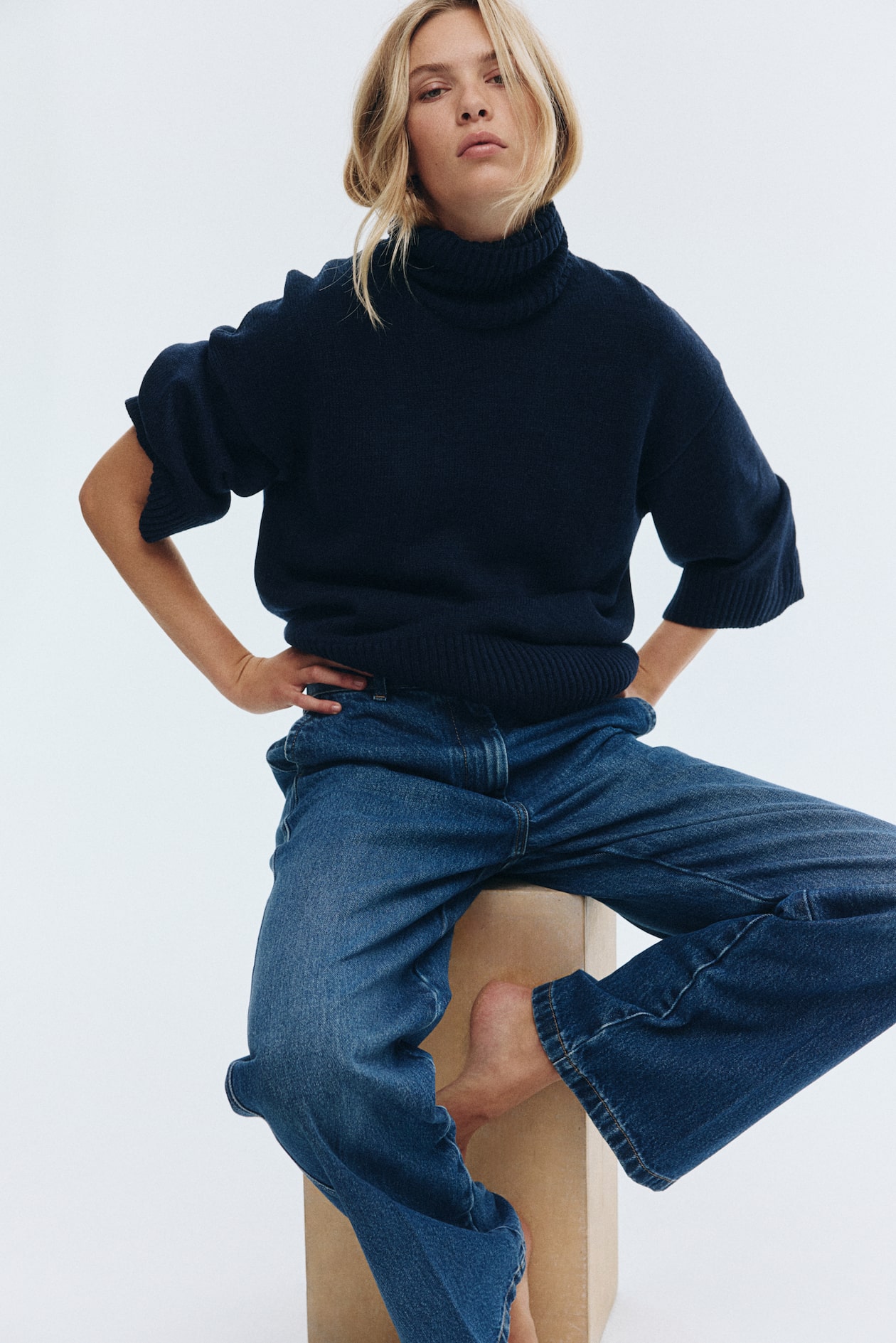 Pull col roulé en maille fine - Bleu marine - FEMME | H&M FR