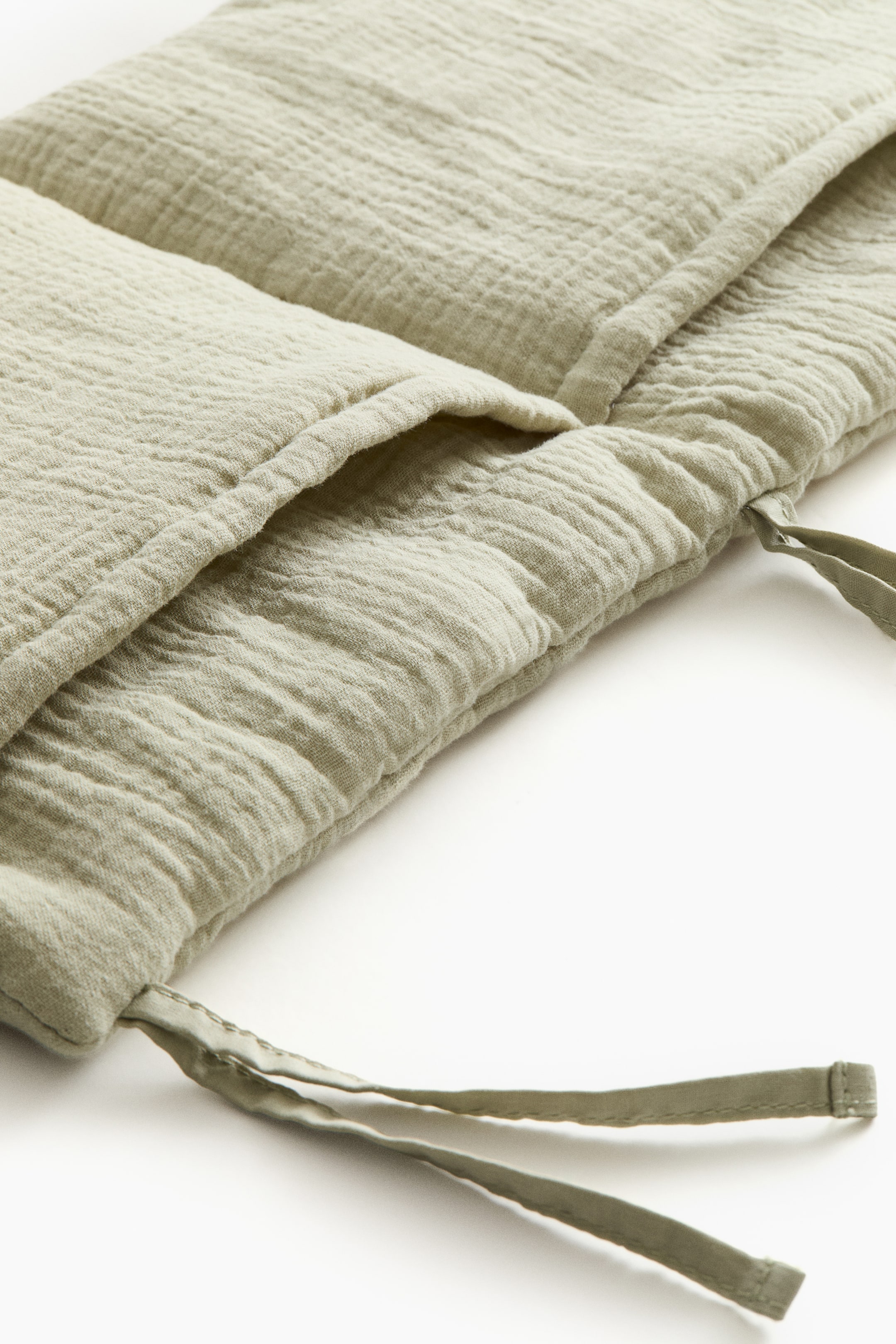 Προβολή μεγαλύτερης εικόνας: Επιτοίχια θήκη αποθήκευσης από μουσελίνα - Ανοιχτό χακί - Home All | H&M GR 3