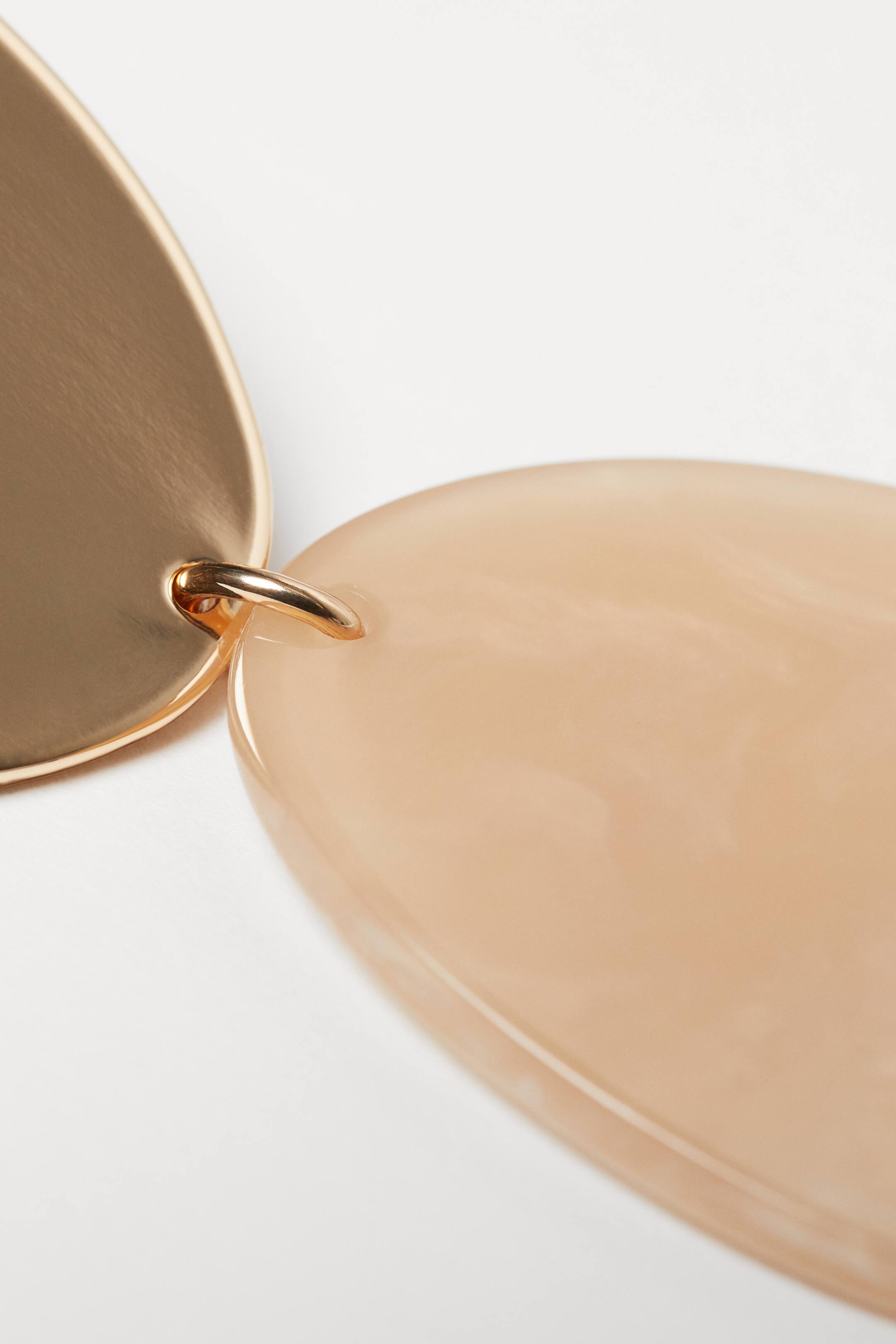 Nagyobb kép megtekintése: Nagy fülbevaló - Aranyszínű/világosbézs - NŐI | H&M HU 2