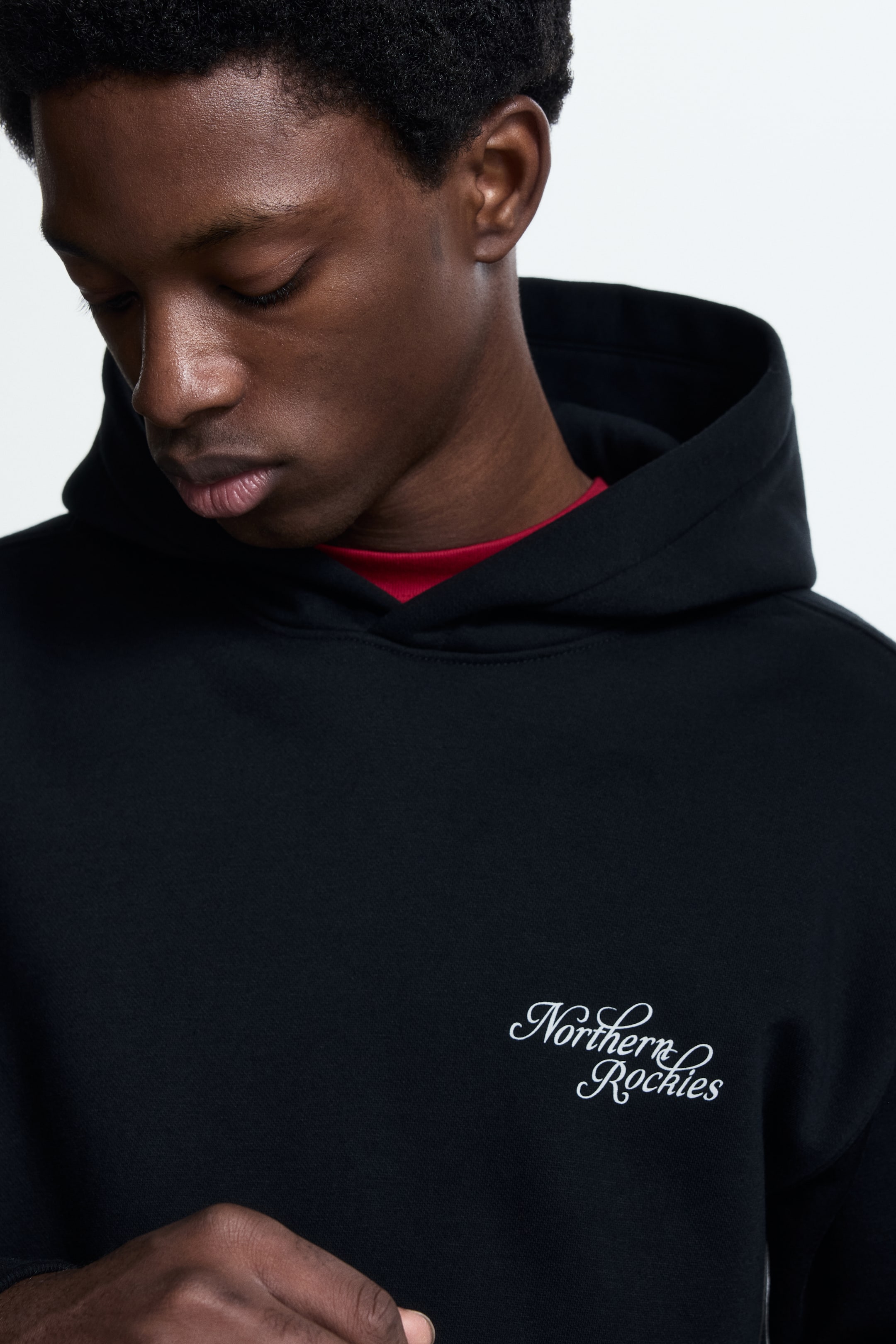 Größeres Bild anzeigen: Bedruckter Hoodie in Relaxed Fit - Black/Northern rockies - Men | H&M AT 3