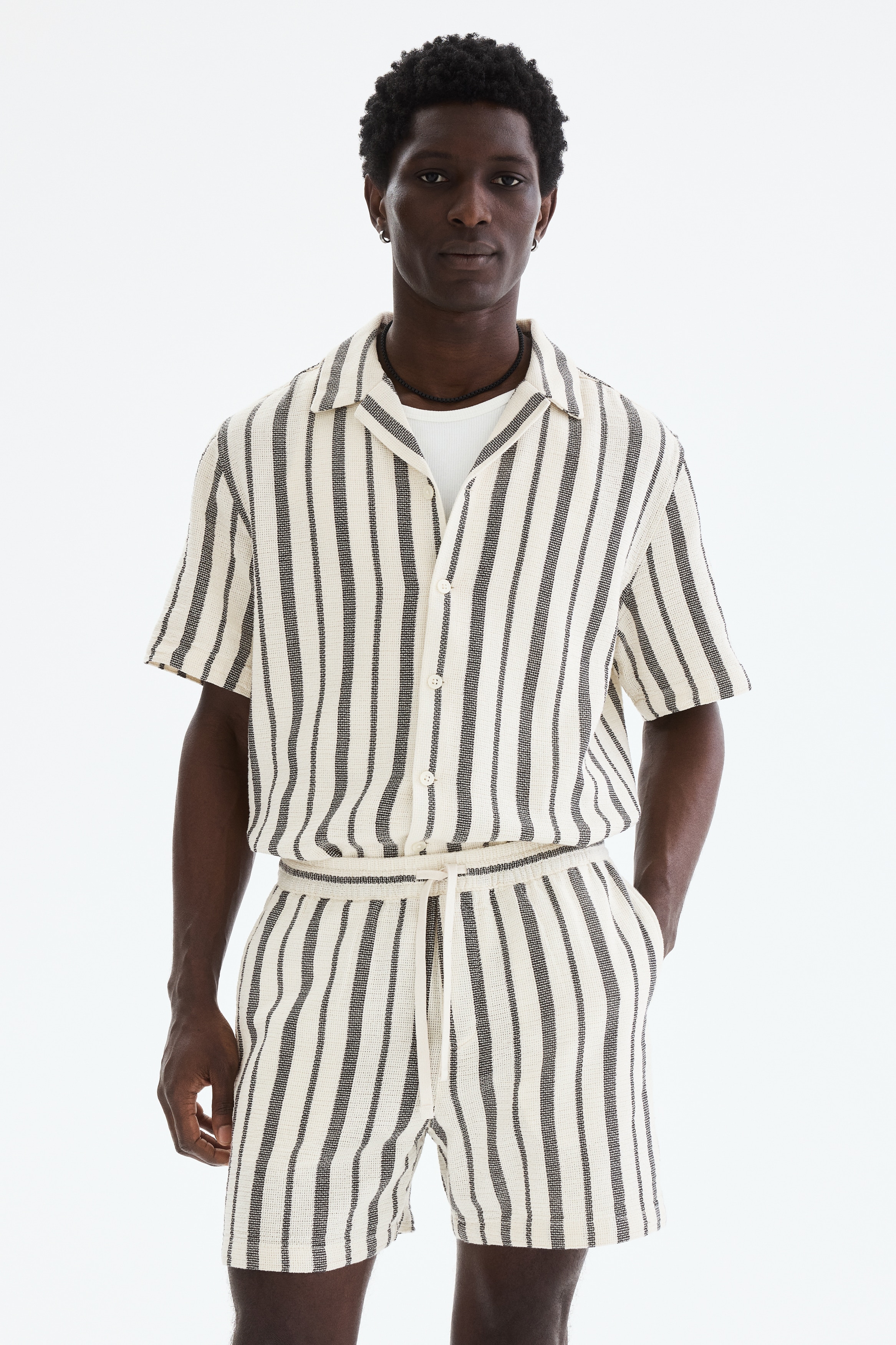 Regular-Fit Shorts - Black/striped/Brown/striped/Red/striped