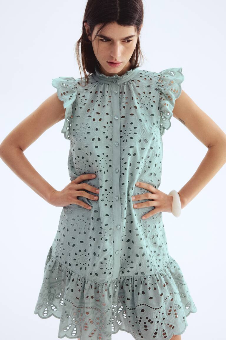 Vestido com bordado inglês