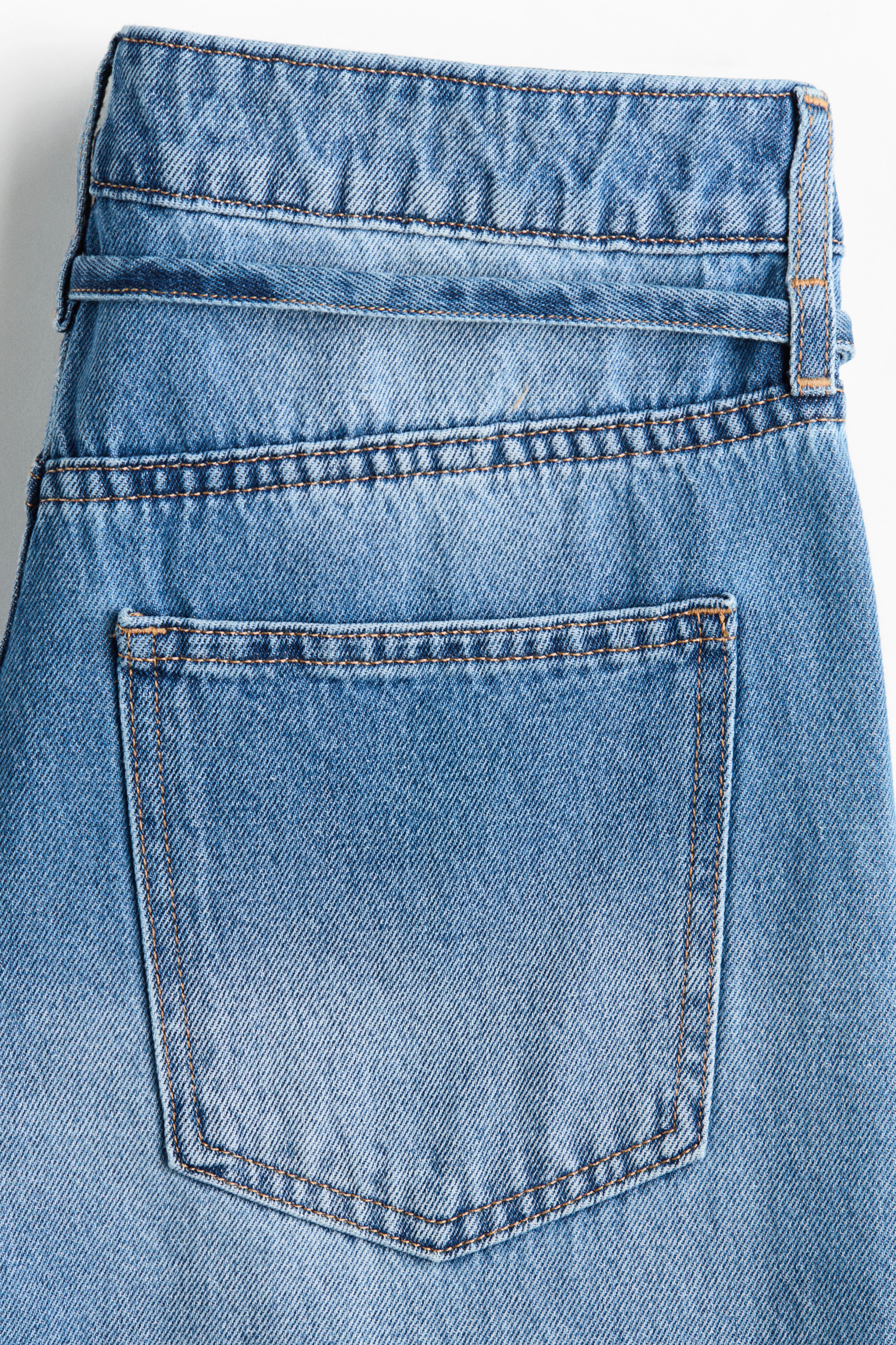 Barrel-Leg High-Waist Jeans