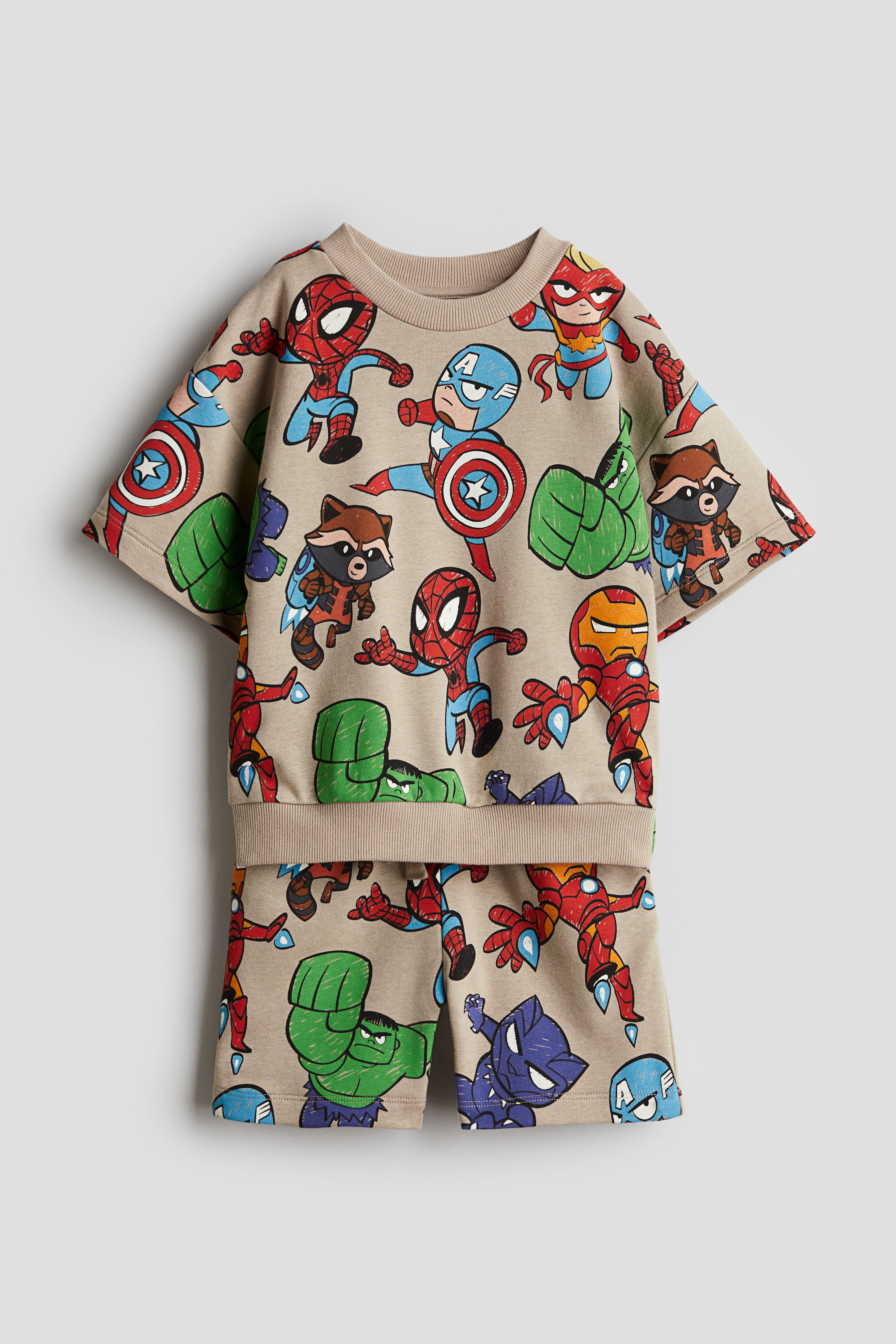 NWT popular H&M Marvel Avengers Shirt and Shorts Set 6X