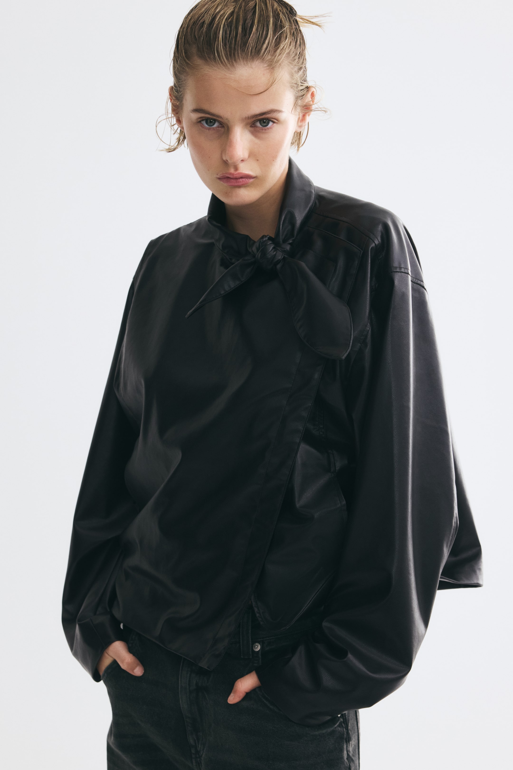 Женские куртки H&M Coated Jacket with Scarf Collar — фото 5