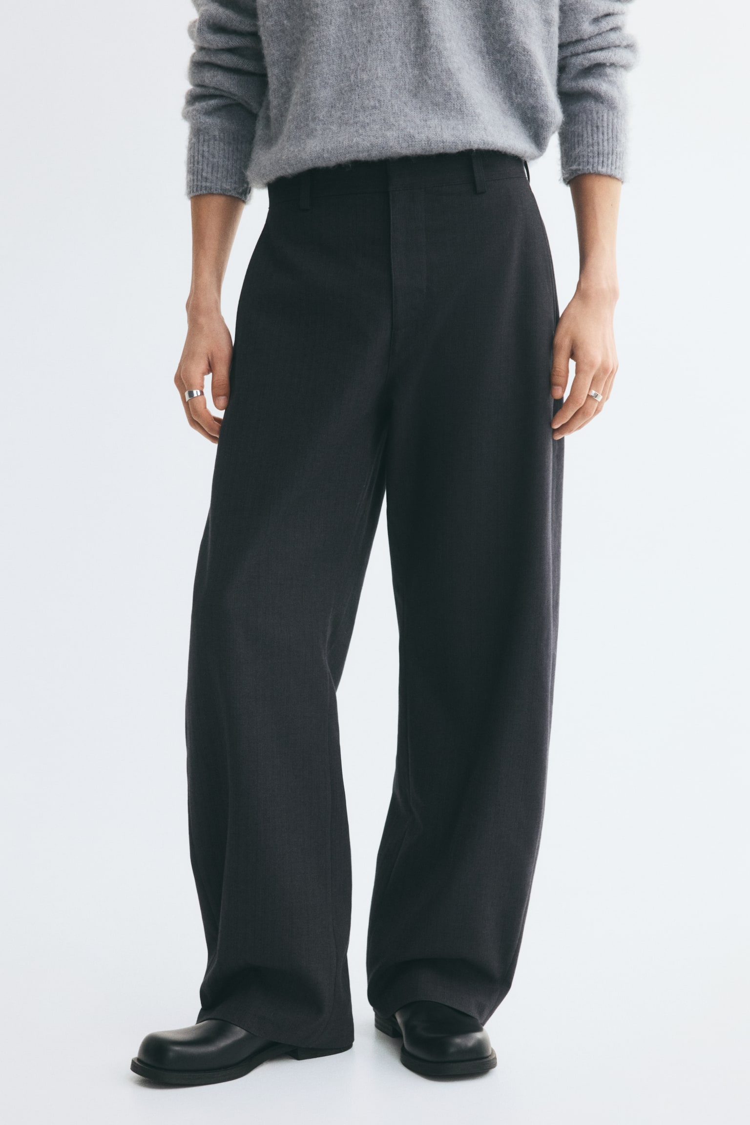 Мужские брюки H&M Loose-Fit Tailored Barrel-Leg, цвет: Тёмный серый — фото 4
