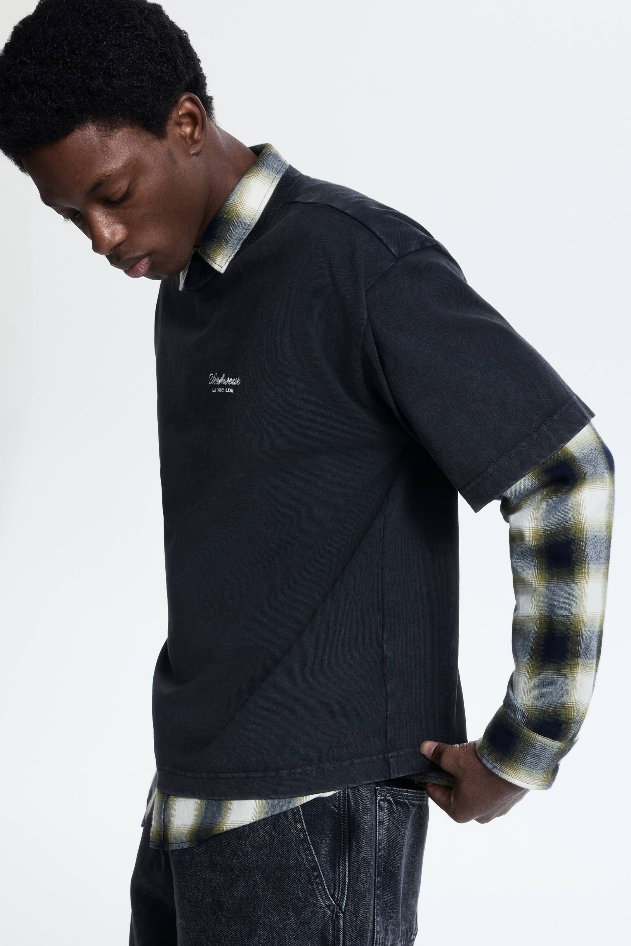 Xem ảnh lớn hơn: Áo thun in hình Loose Fit - Màu đen/Workwear - Men | H&M VN 4