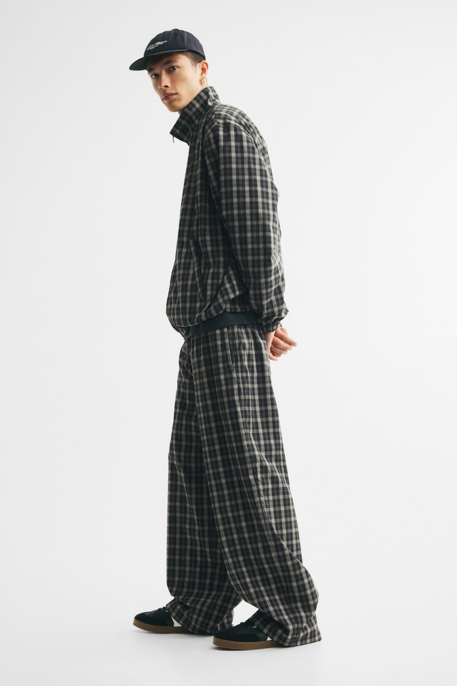 Мужские брюки H&M Loose-Fit Track Pants, цвет: Серо-коричневый / Клетчатый — фото 5