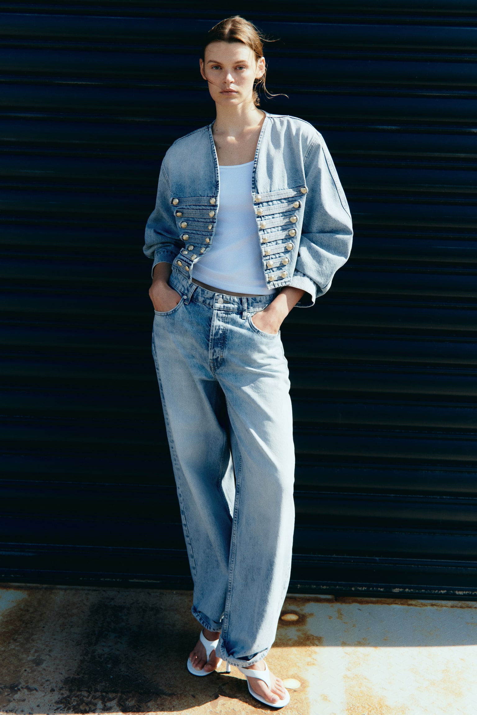 Cropped jakke i denim - Lys denimblå - 1