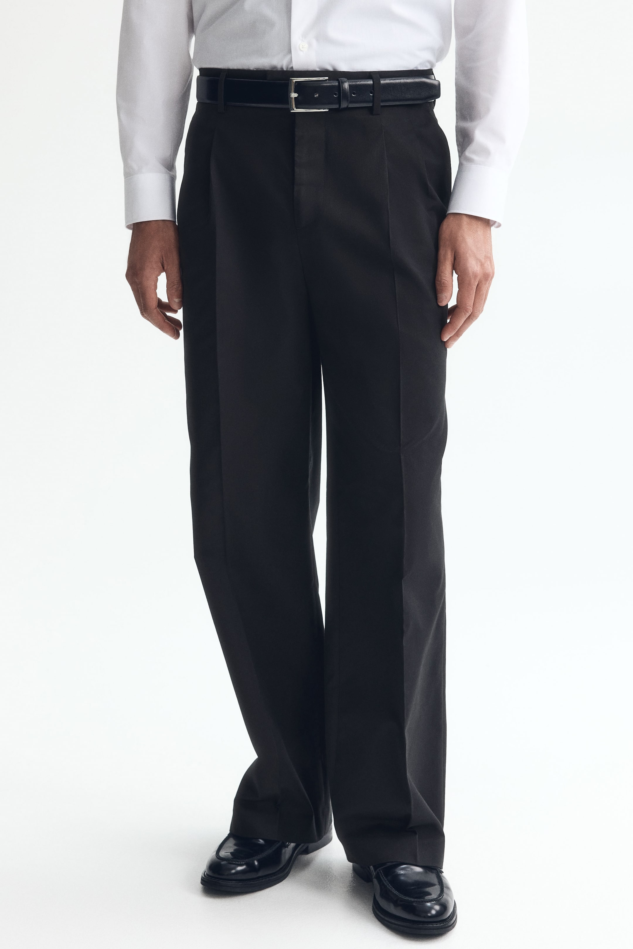 Loose-Fit Tailored Pants