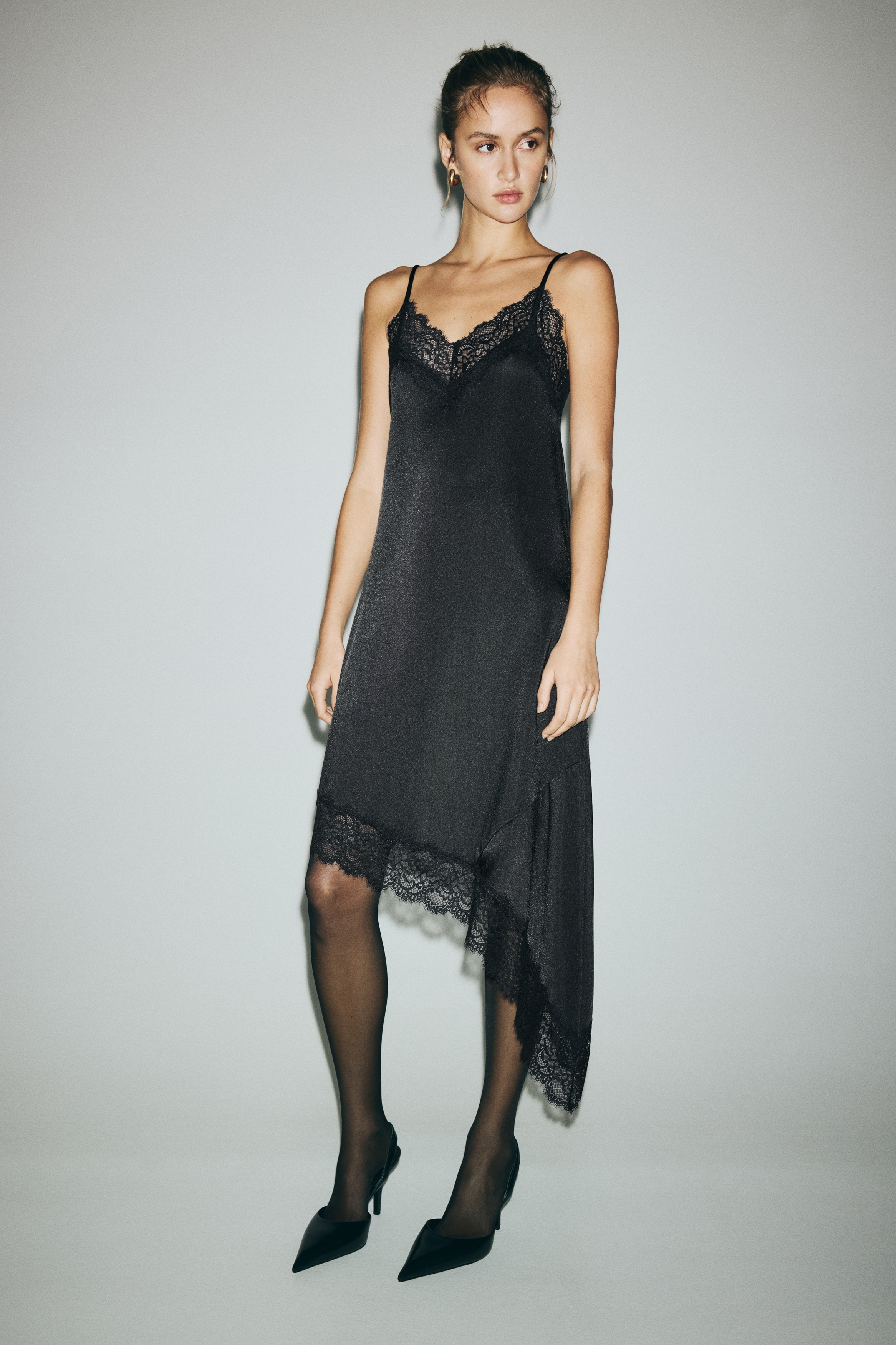Trägerkleid mit SpitzeKategorie