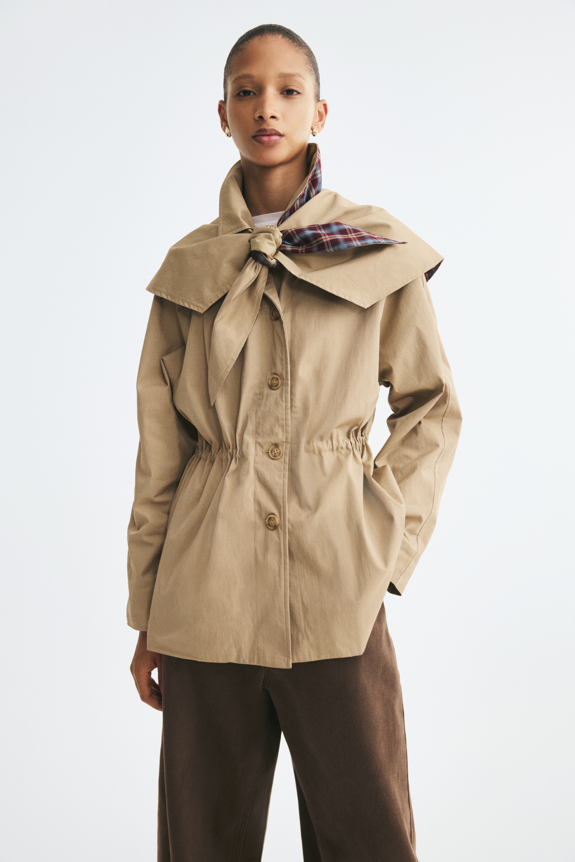 Veste en twill avec foulard triangulaireModèle