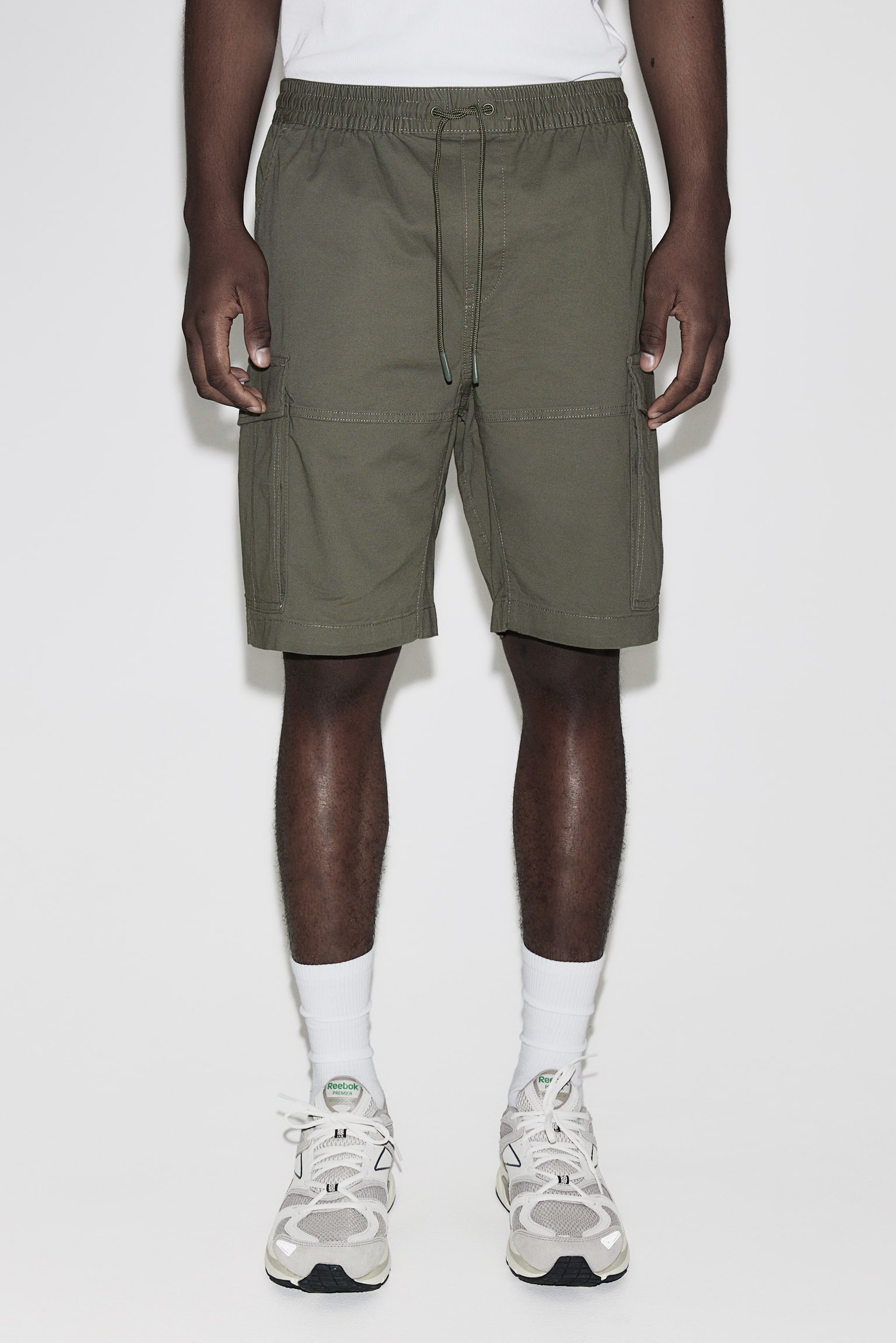 Regular Fit Twill Cargo Shorts - Khaki green/Black/Light beige/Dark grey - 3