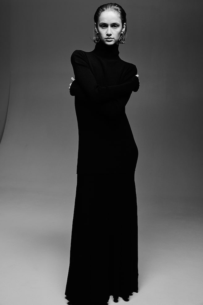Robe maxi avec jupe plissée - Noir - 3