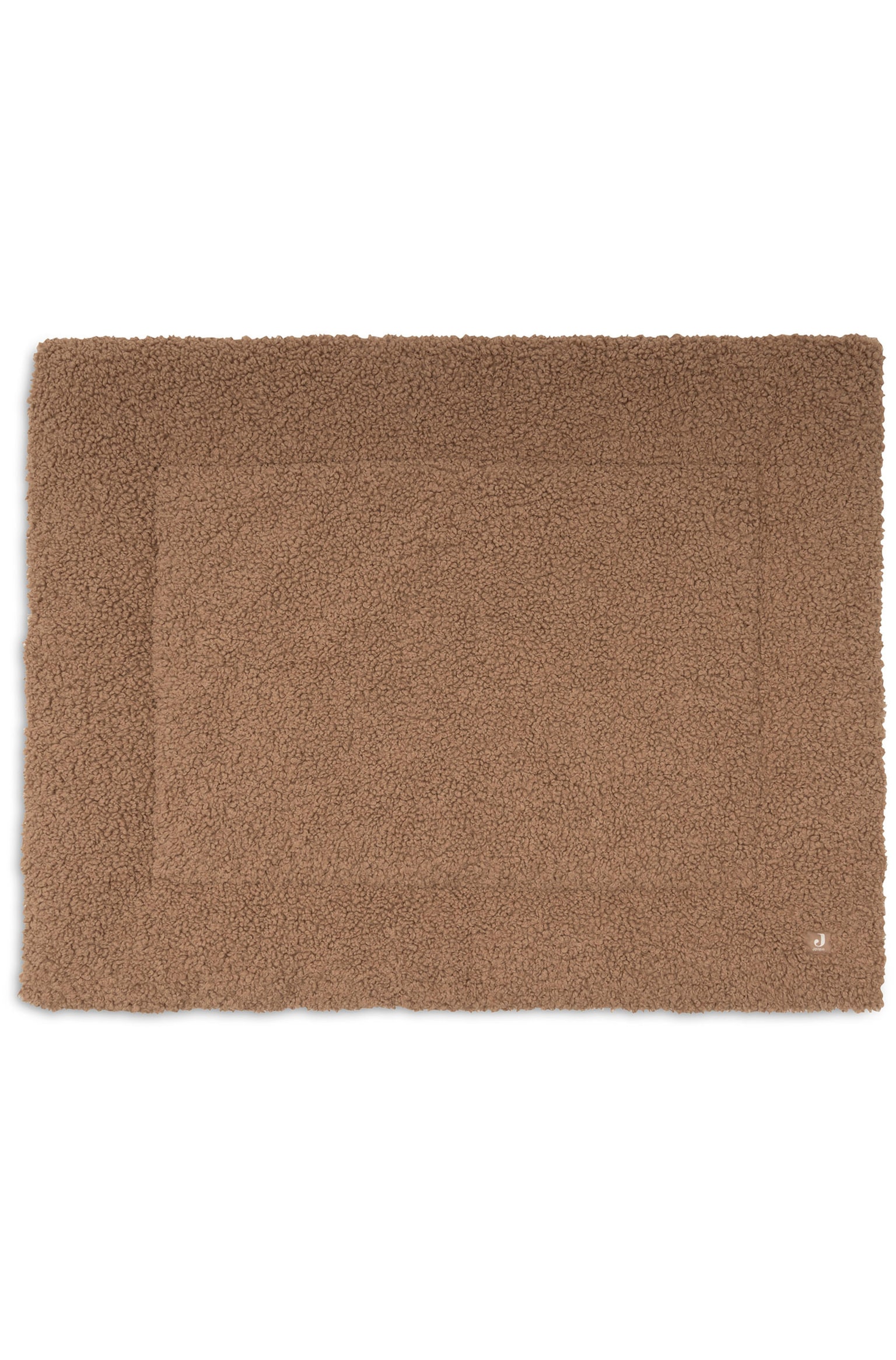 Een rechthoekige bruine huisdiermat met een getextureerd sherpa-fleece oppervlak en een gestikte rechthoekige rand die een omlijnd binnenvlak creÃ«ert. In de rechteronderhoek zit een klein wit logo-label.