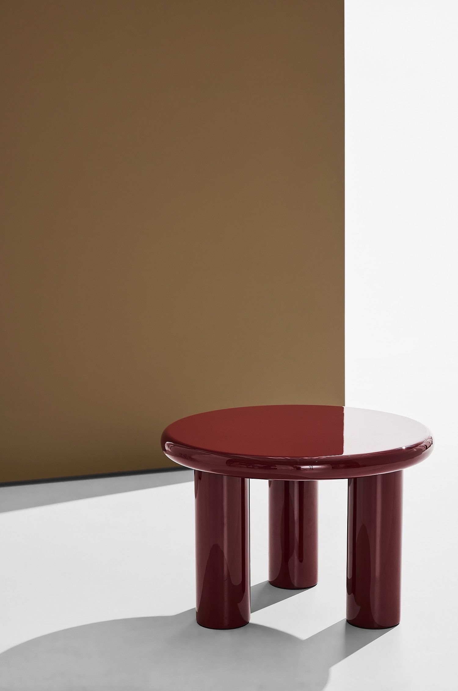 Ted Table Round - Burgundy/Cinnamon Brown