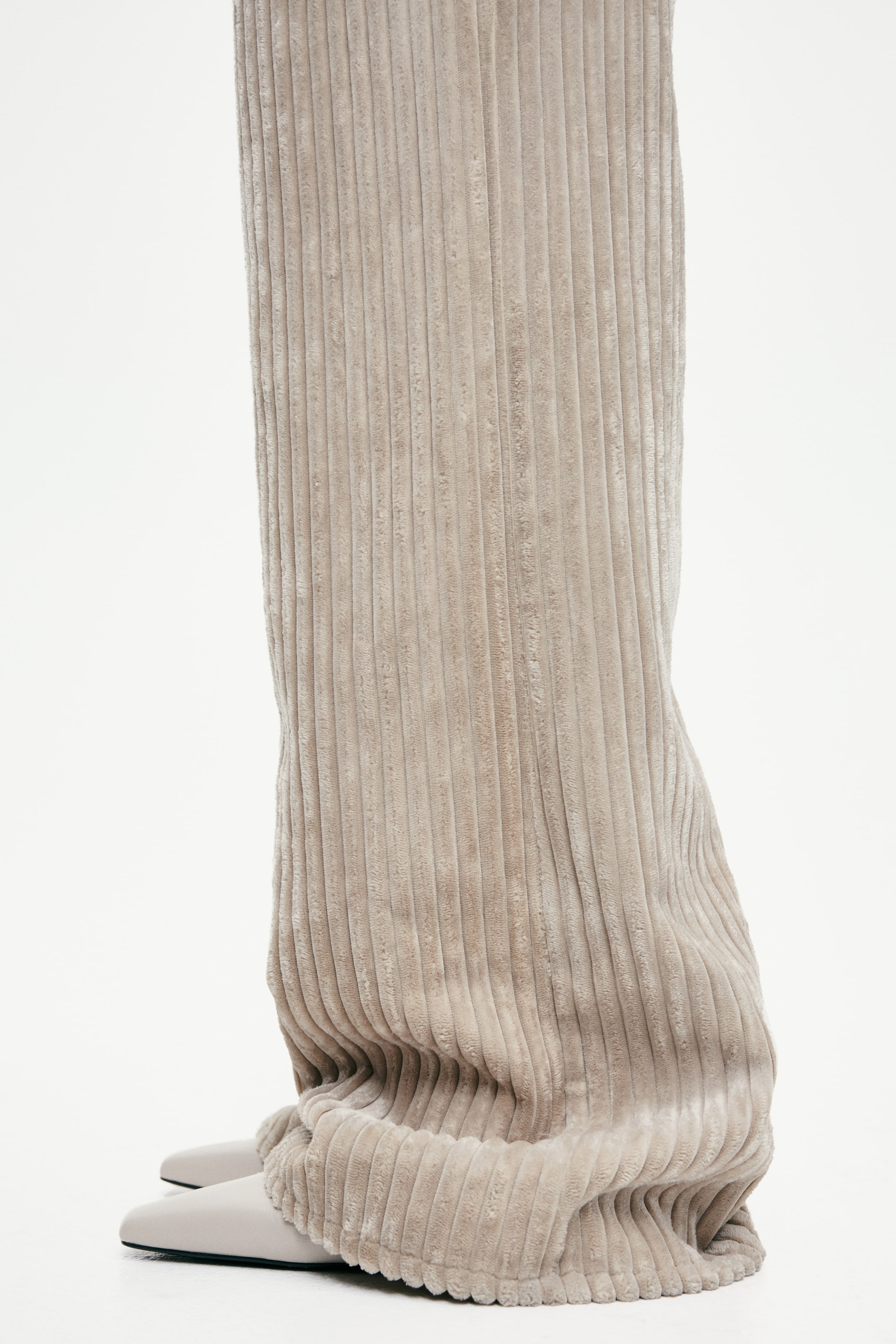 Agrandir l'image: Pantalon bootcut en velours côtelé - Beige - FEMME | H&M FR 4