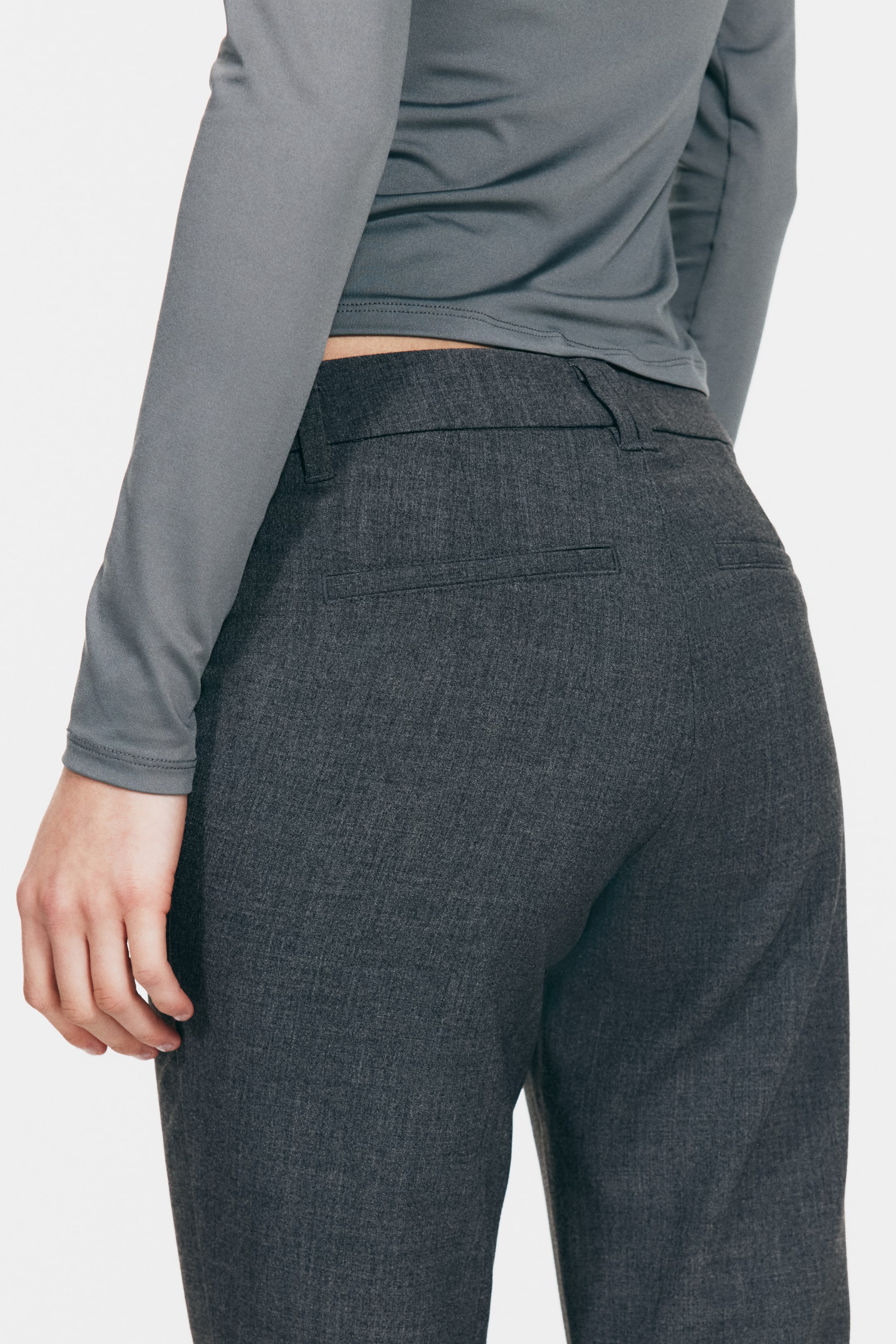 Xem ảnh lớn hơn: Quần dài ống loe kiểu may đo - Màu xám đậm - Ladies | H&M VN 3