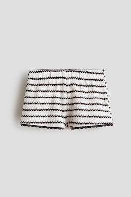 Strukturstickade shorts