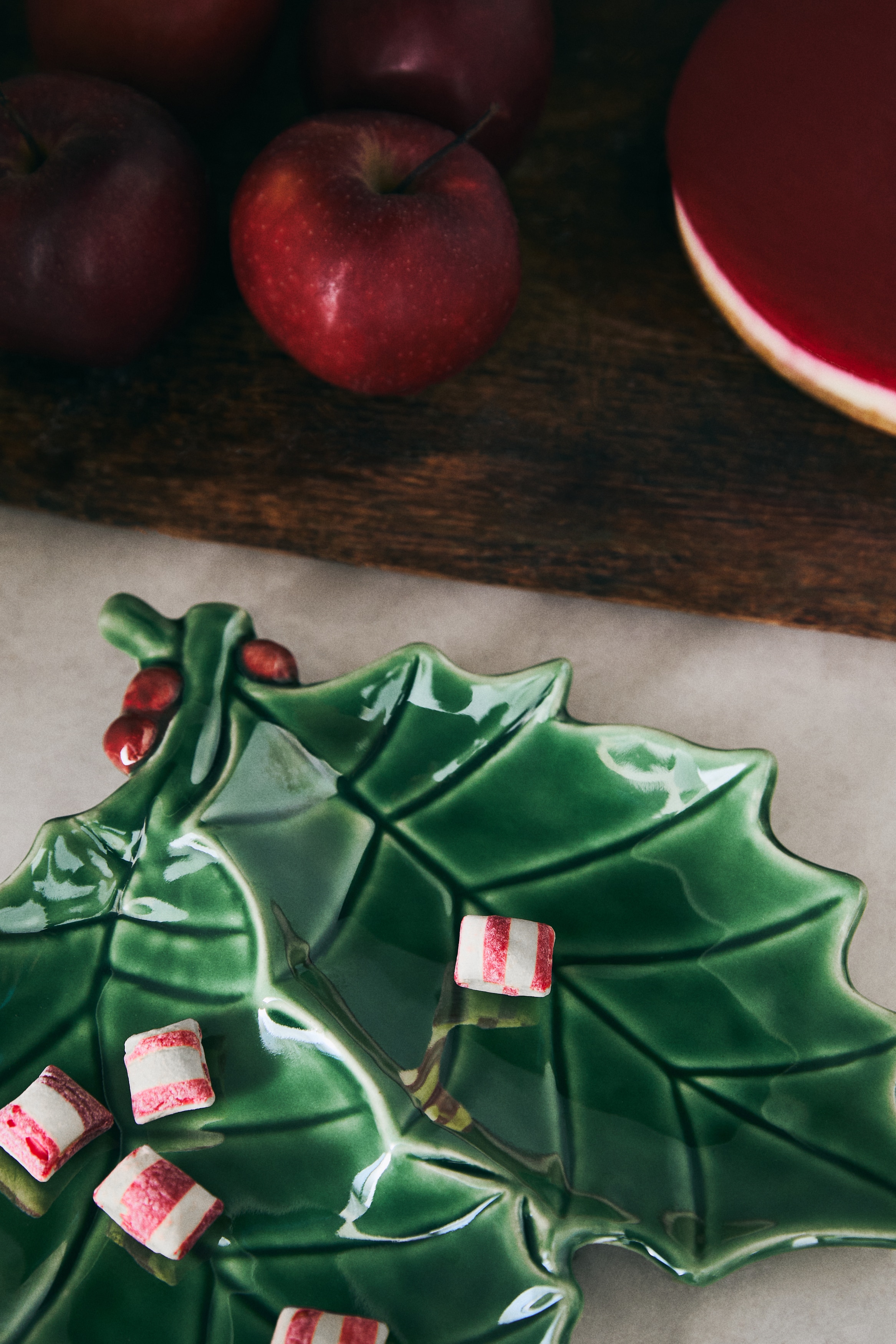 Travessa figurativa em cerâmica de grés - Verde/Visco