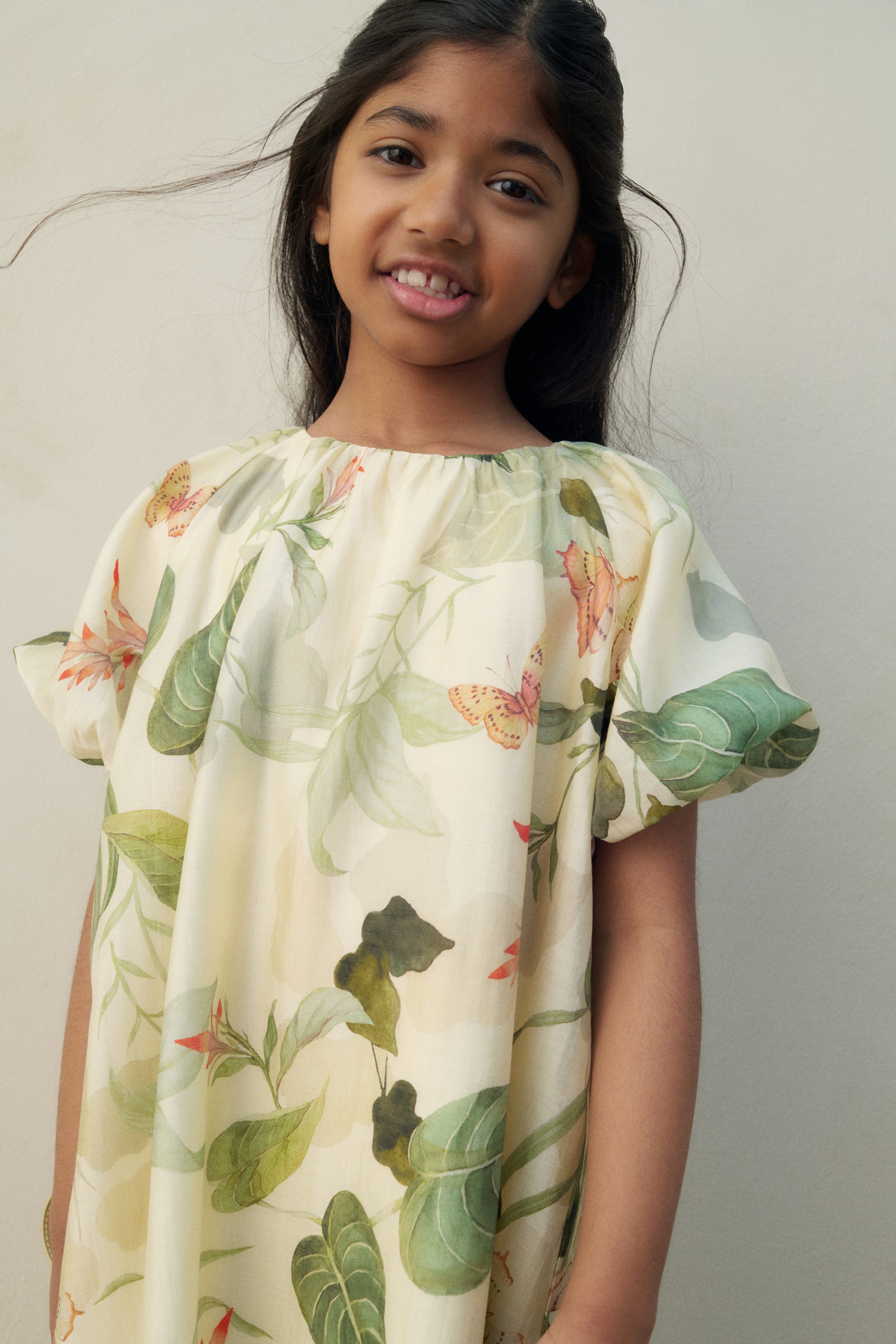 View larger image: Puff-sleeved A-line dress - Cream/Floral - Kids | H&M IN 3