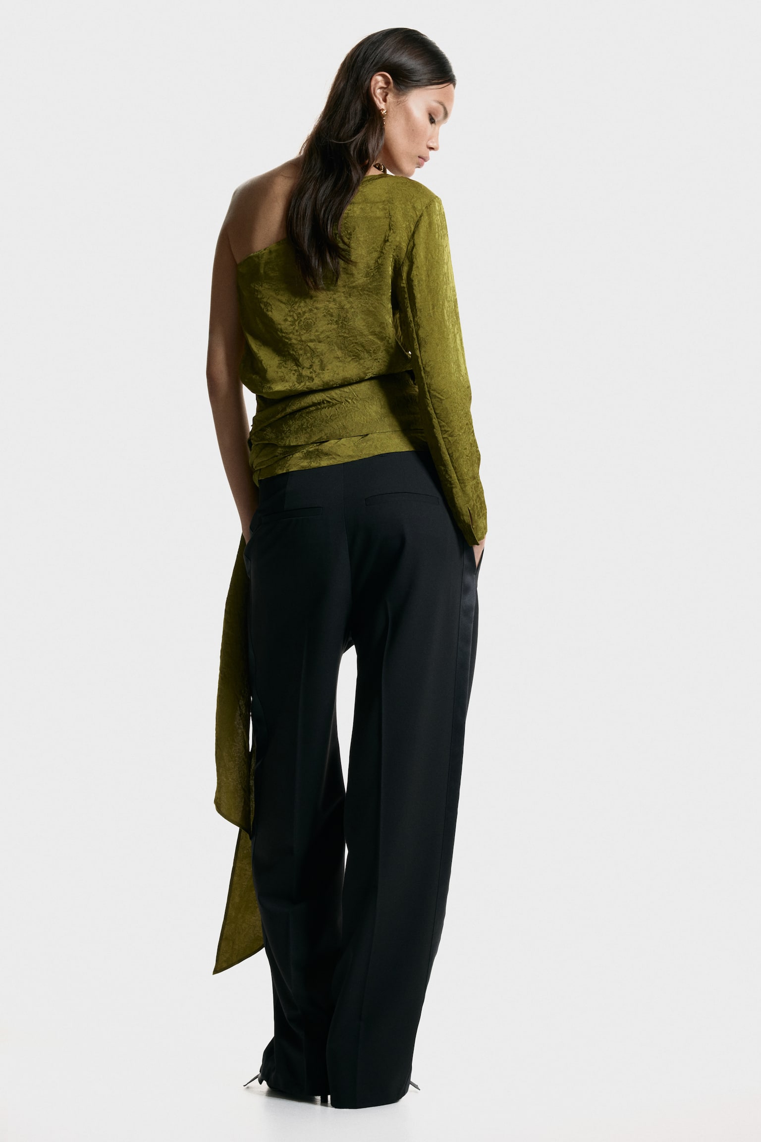 Jacquard-weave one-shoulder blouse - Zlatě olivová - 7