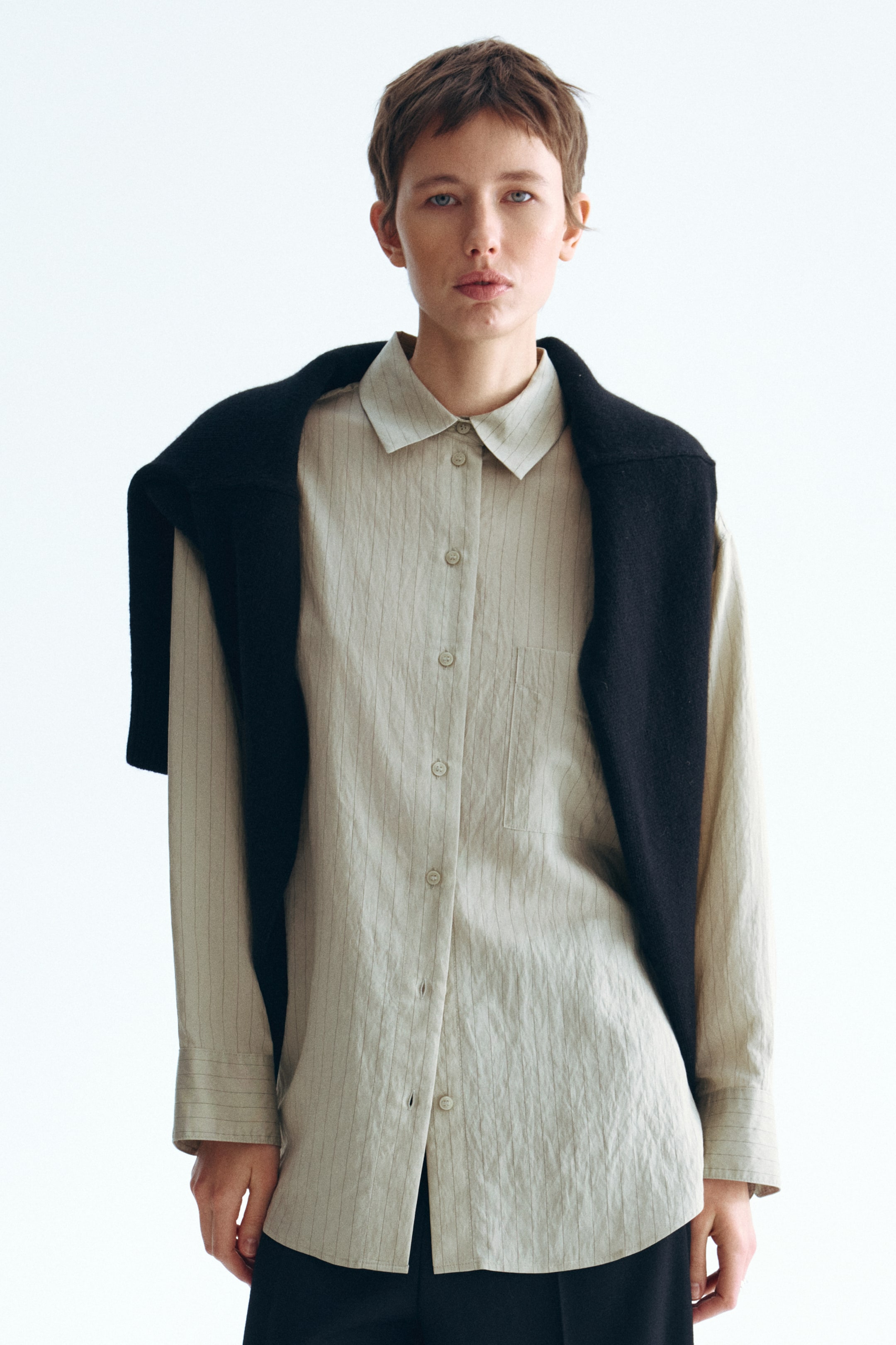 Женские рубашки H&M Oversized Shirt — фото 3