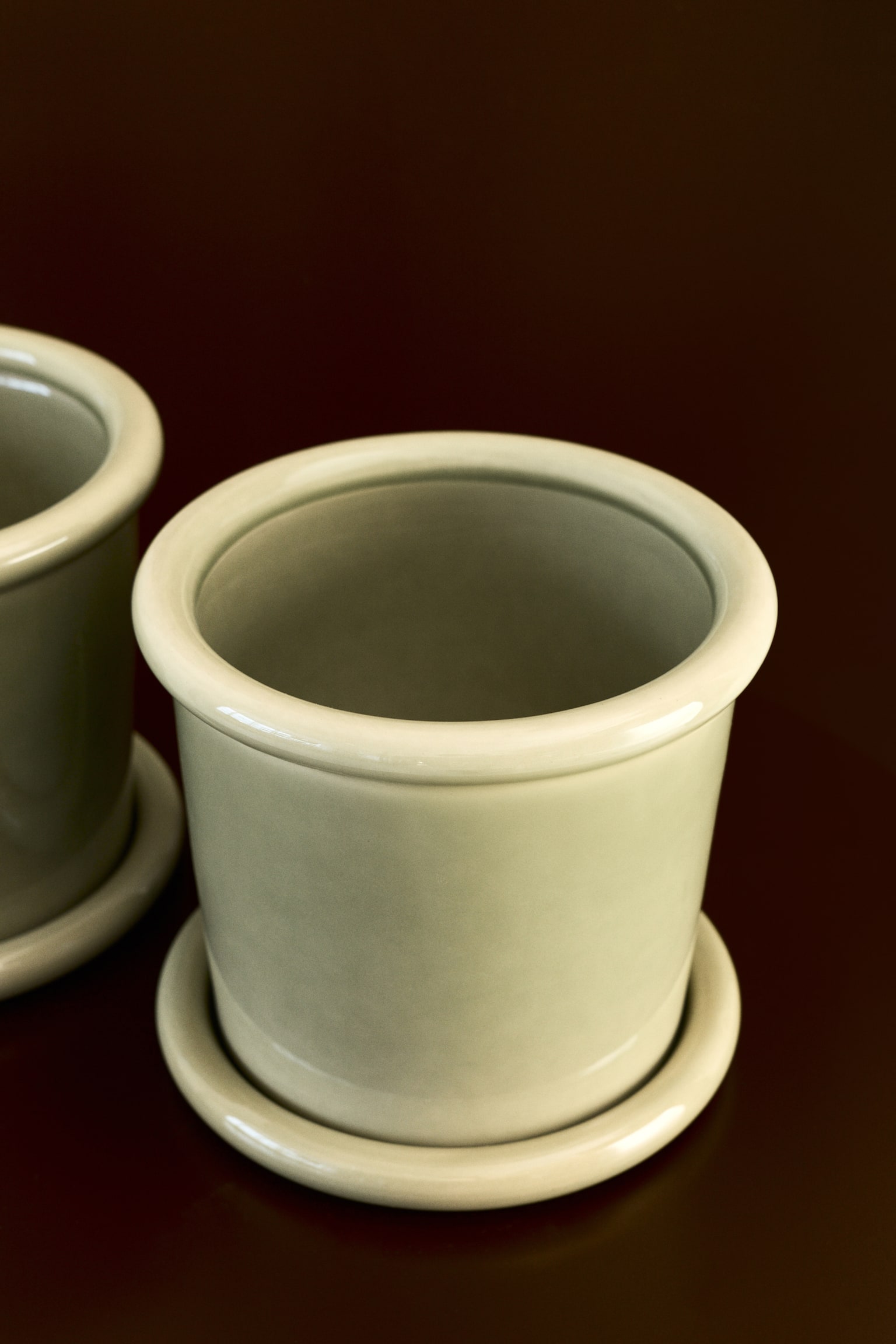 Large stoneware plant pot with saucer - Light green/Dark brown/White/Light yellow - 2