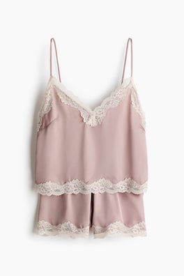 Satinpyjamas med spetskanter
