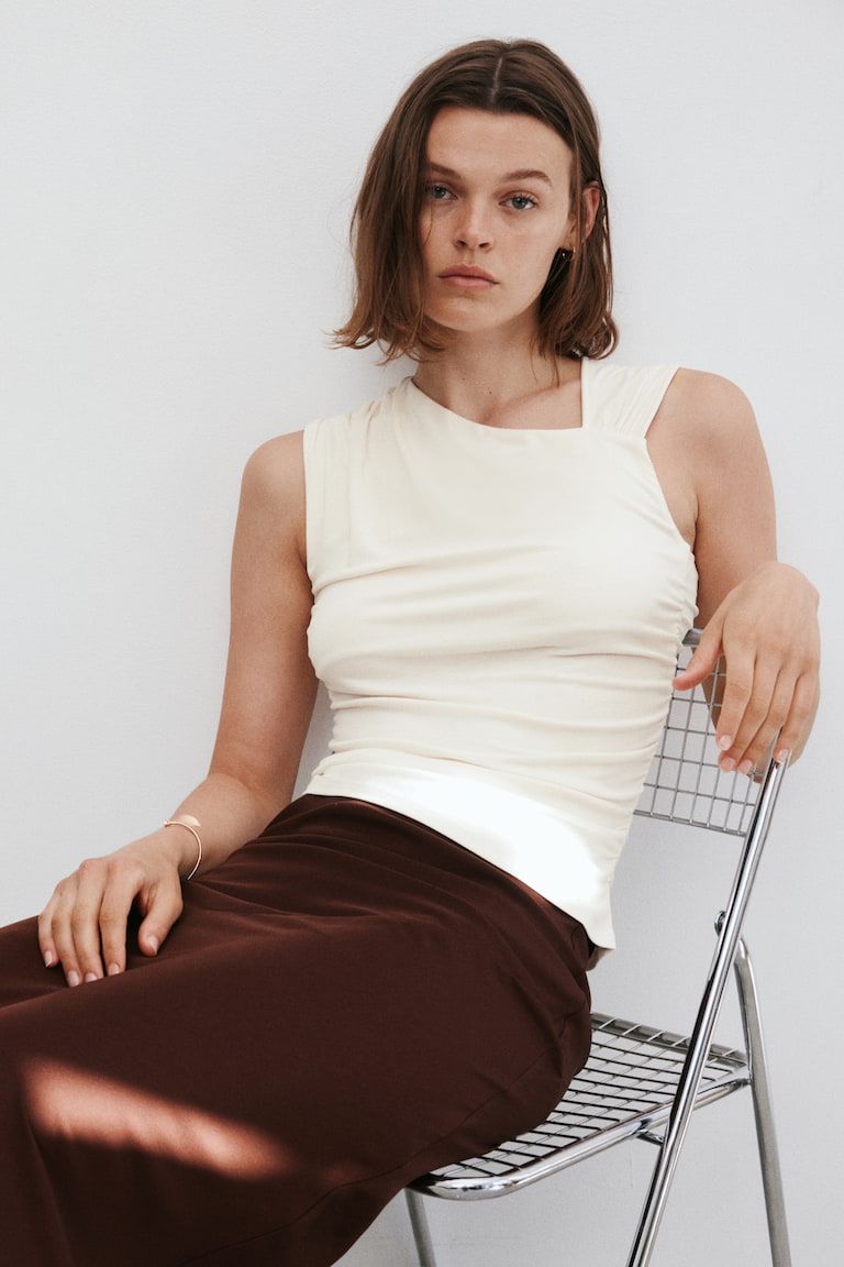 Draped asymmetric top