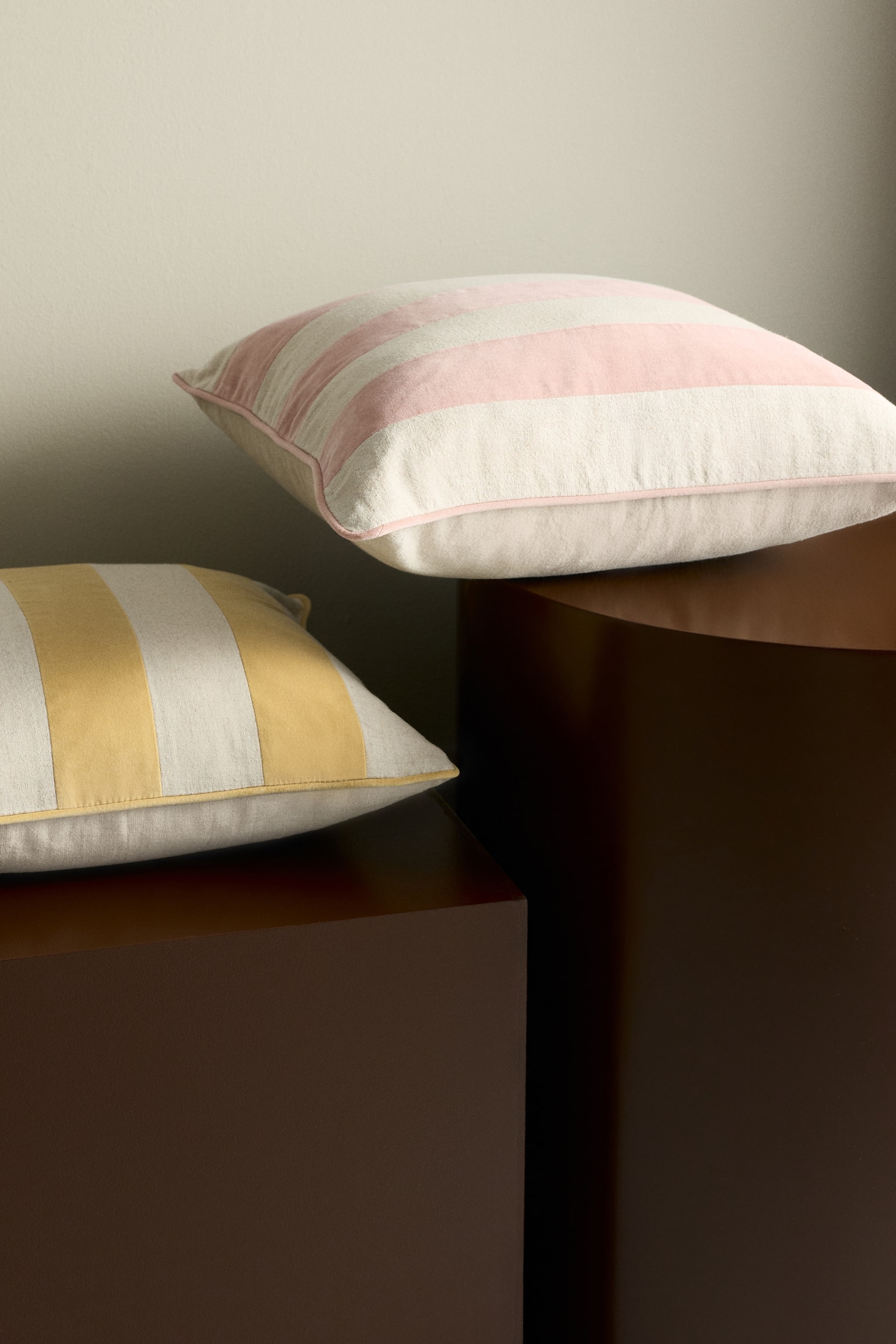 Linen-blend cushion cover - Light pink/Beige striped/Yellow/Beige striped/Light beige/Black striped/Light beige/Brown striped/Light green/Beige striped - 2