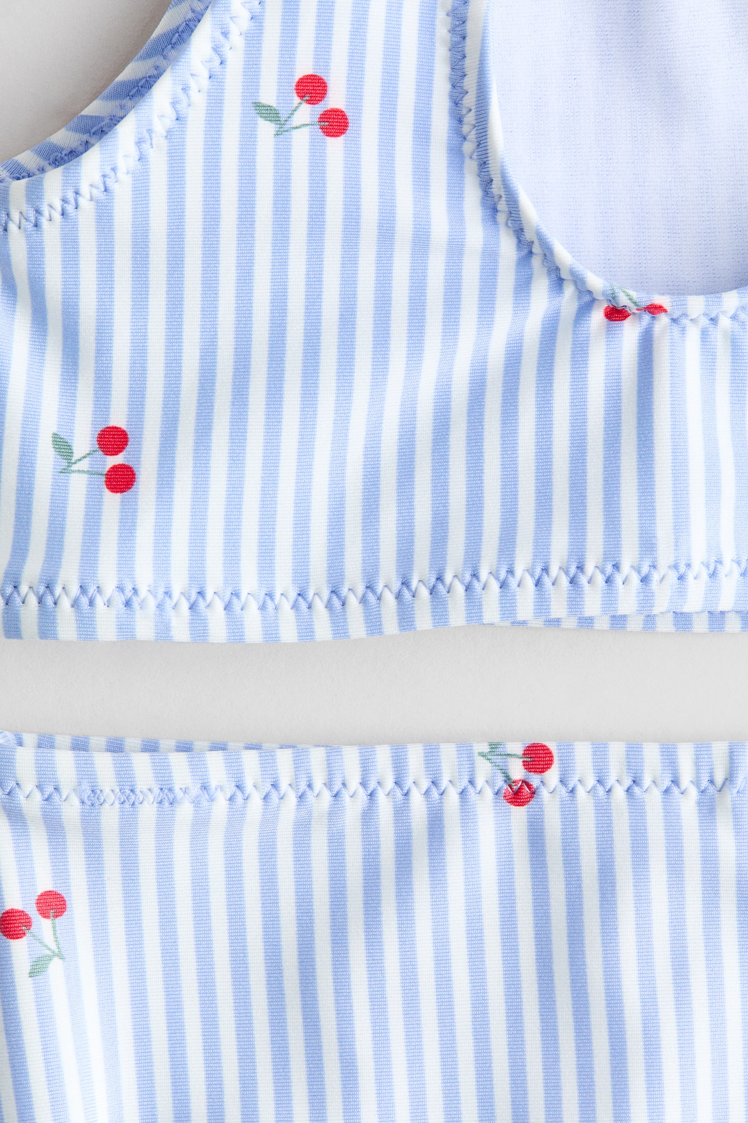 Bikini mit Musterprint - Hellblau/Kirschen/Hellrosa/Erdbeeren/Korallenrosa/Ananasse - 2
