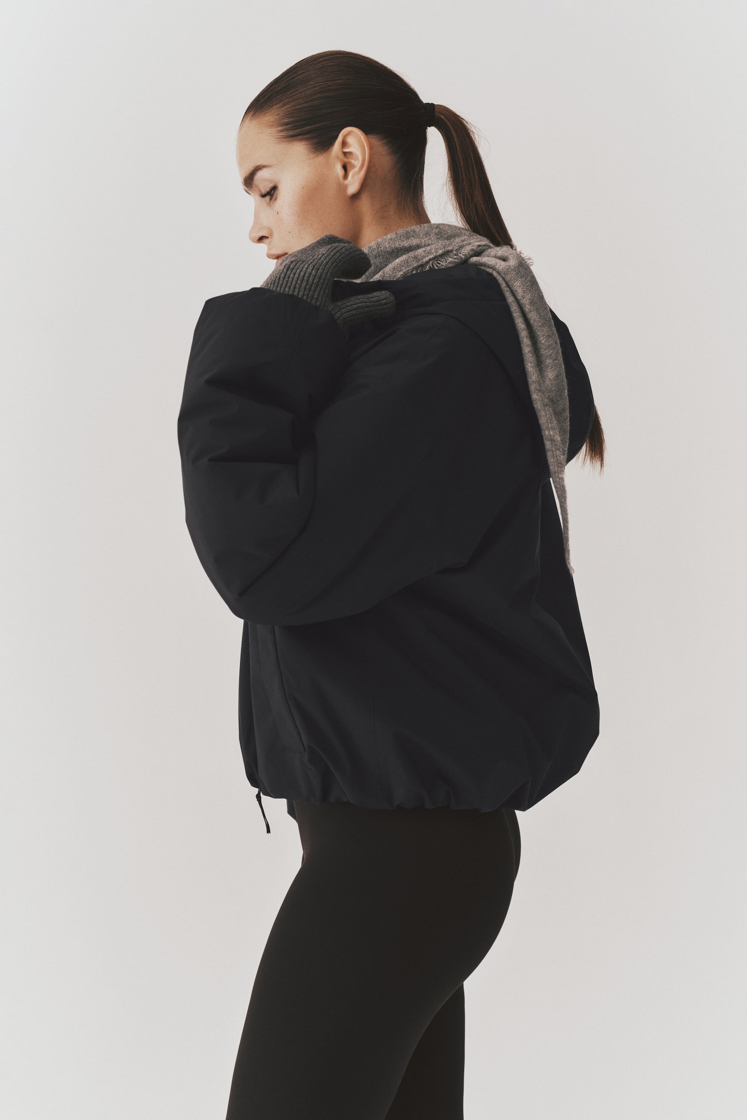 Женская куртка H&M Move Padded Activewear Rain Jacket with StormMove™, цвет: Чёрный — фото 7