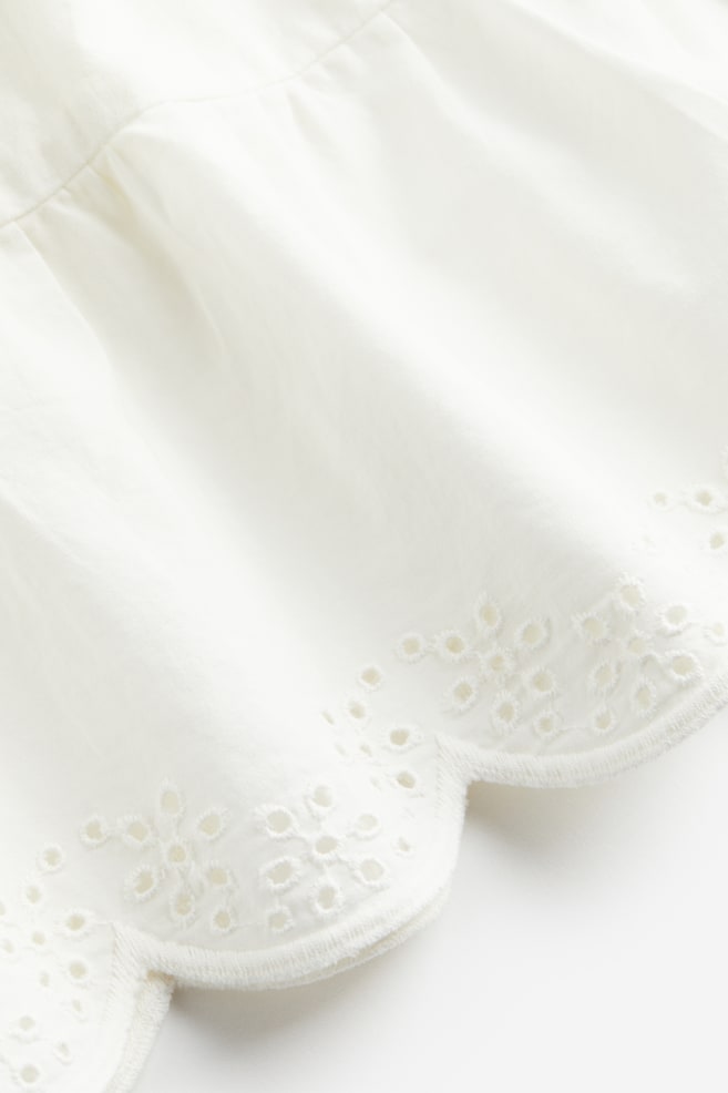 Neckholder-Kleid mit Broderie Anglaise - Weiß - 3